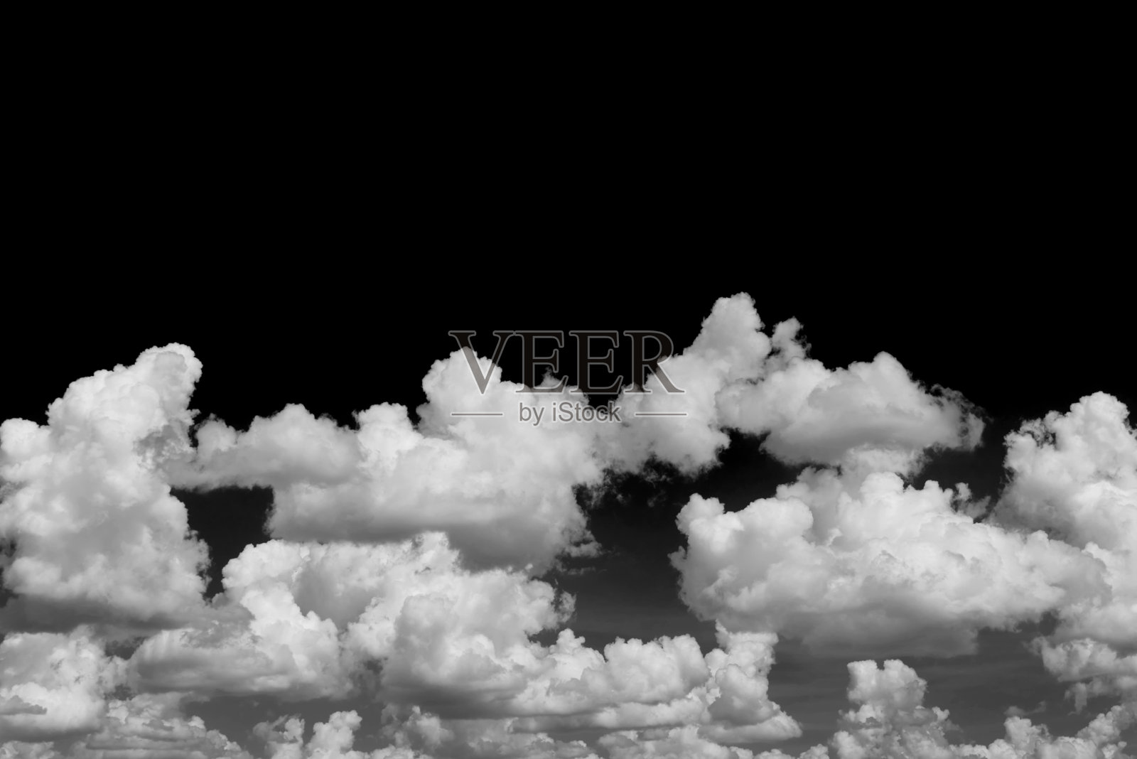 白云孤立在黑色背景上照片摄影图片