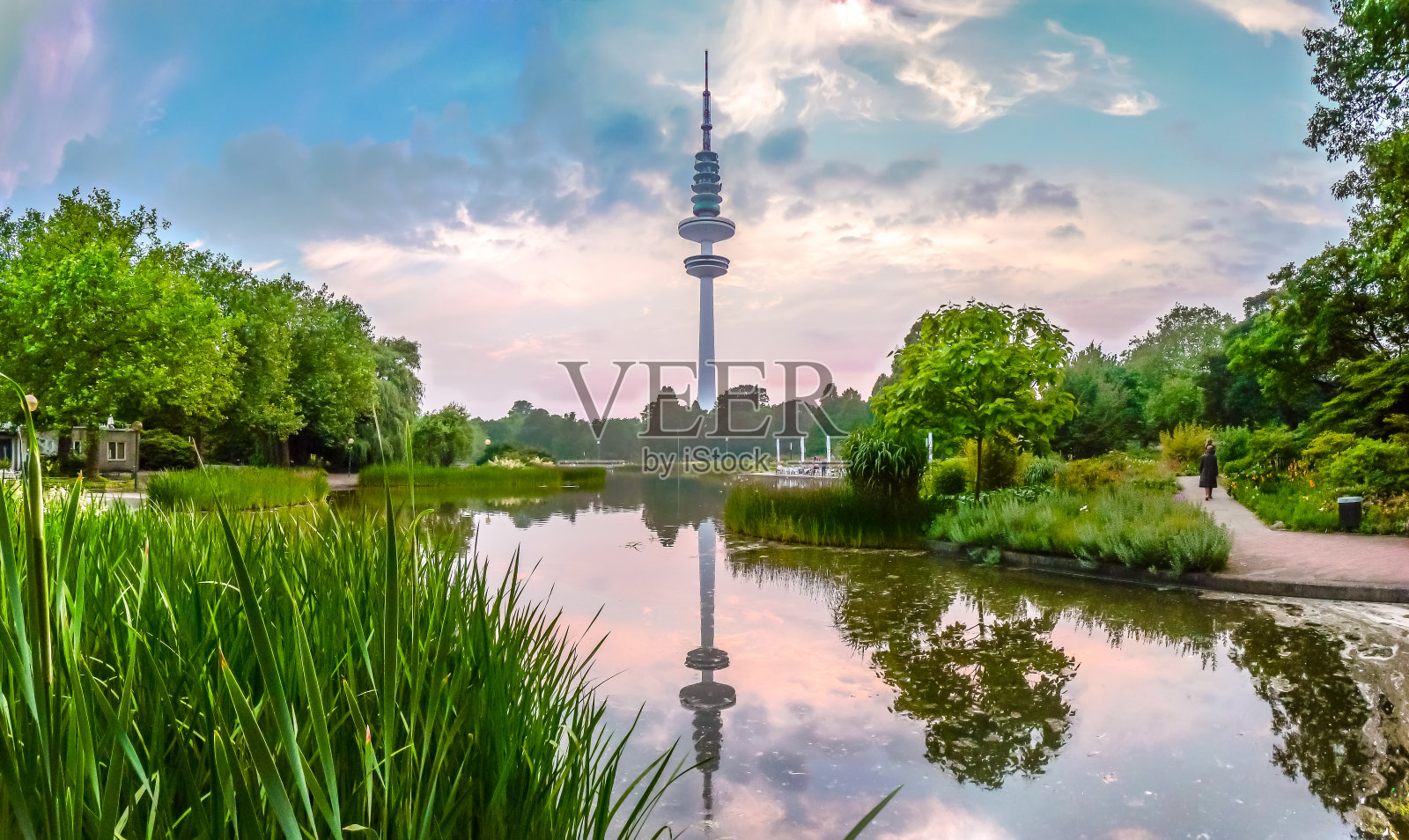 Planten um Blomen公园与著名的Heinrich-Hertz-Turm，汉堡，德国照片摄影图片