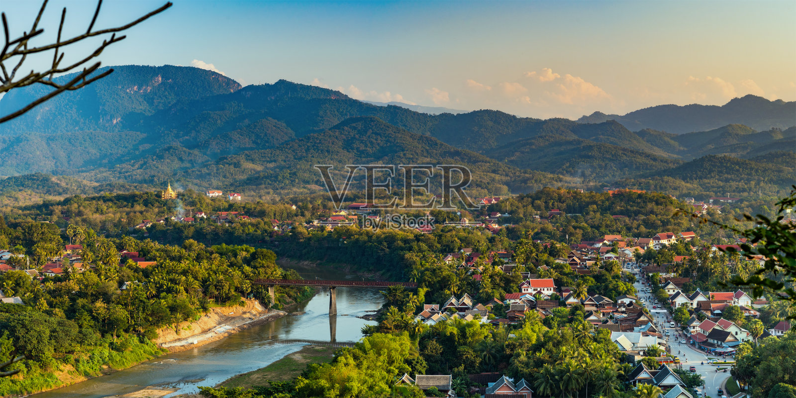 老挝琅勃拉邦的顶视图照片摄影图片