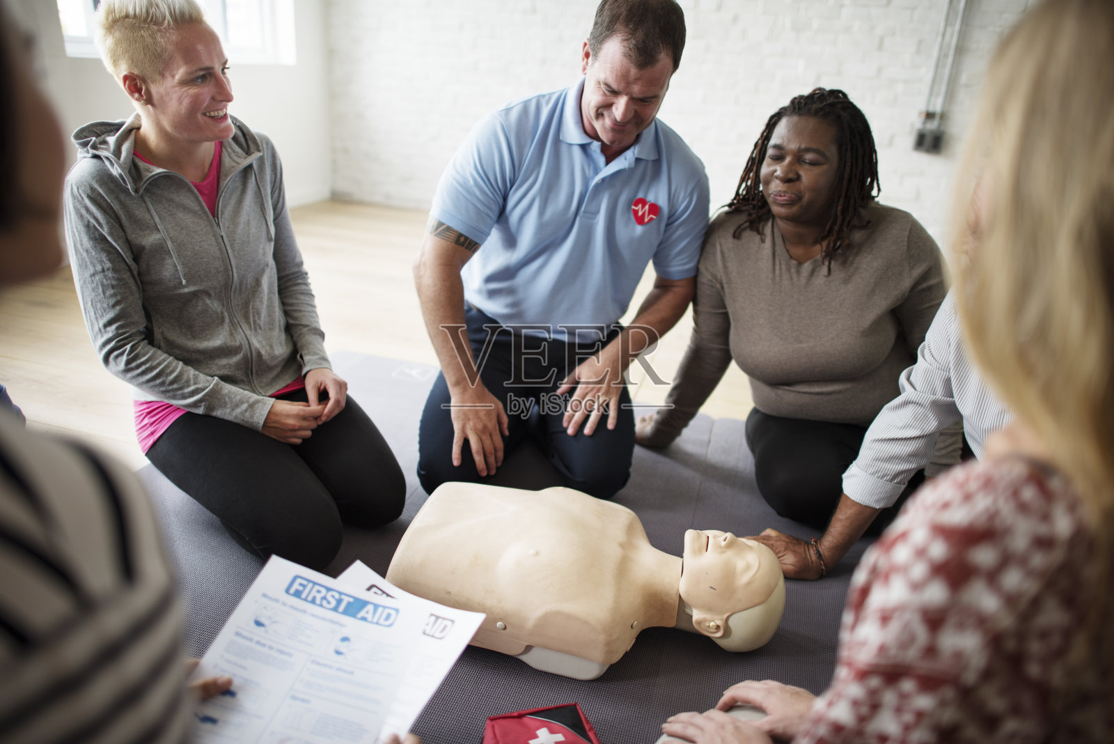 CPR急救培训概念照片摄影图片