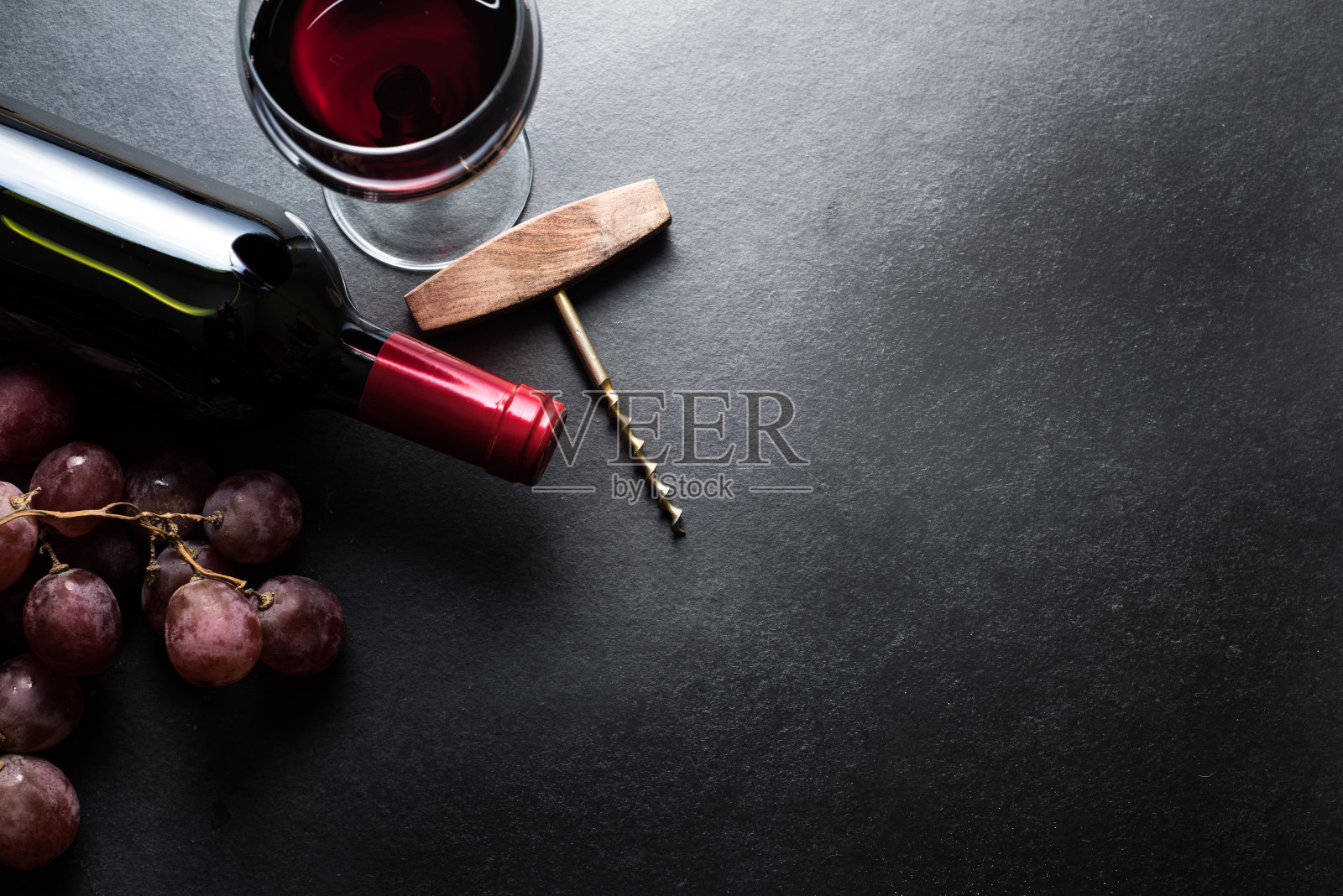 红酒和葡萄边框背景照片摄影图片