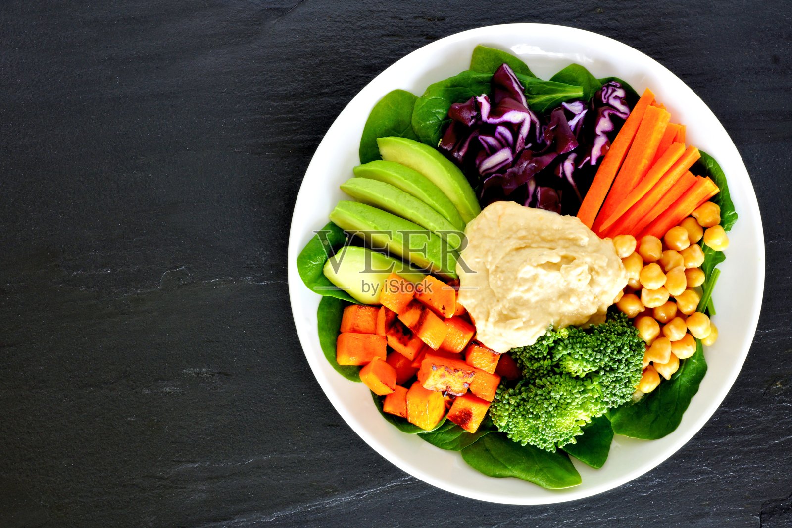 有超级食物和混合蔬菜的健康午餐碗照片摄影图片