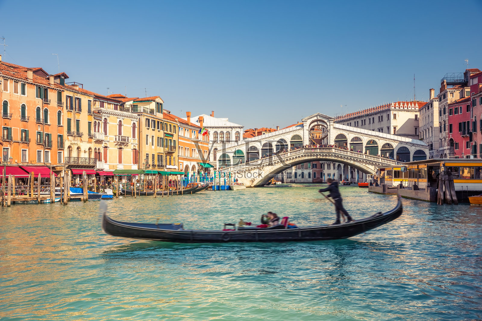 威尼斯的里阿尔托桥照片摄影图片