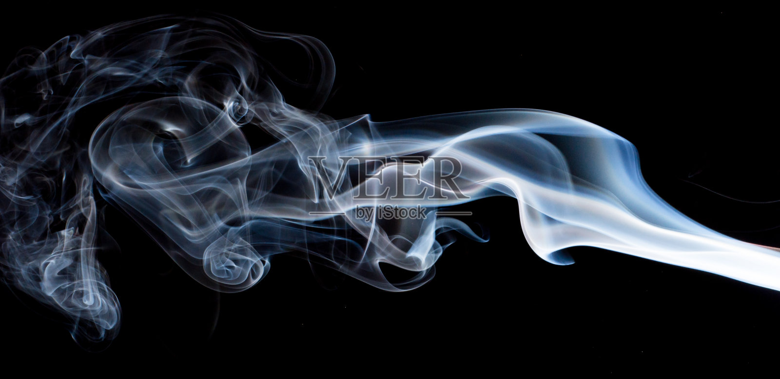 黑色背景上的烟雾艺术照片摄影图片