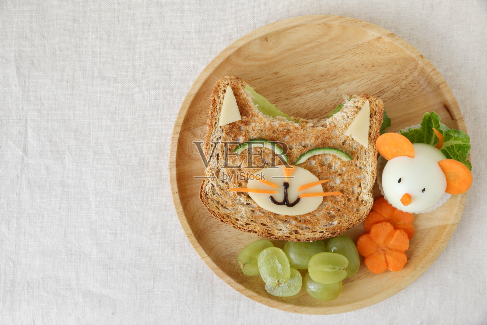 猫和老鼠健康午餐，有趣的儿童食物艺术照片摄影图片
