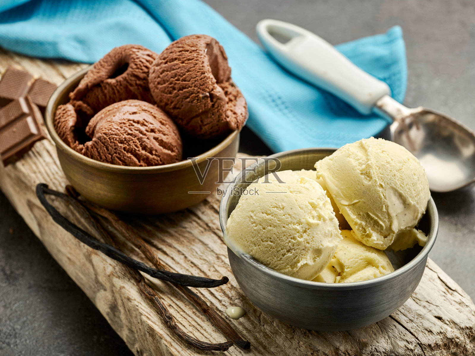 香草和巧克力冰淇淋照片摄影图片