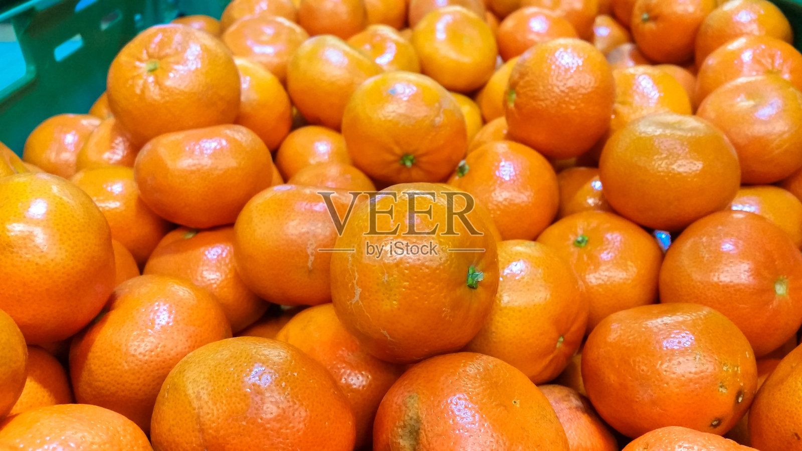 市场里的一组新鲜的有机橘子照片摄影图片