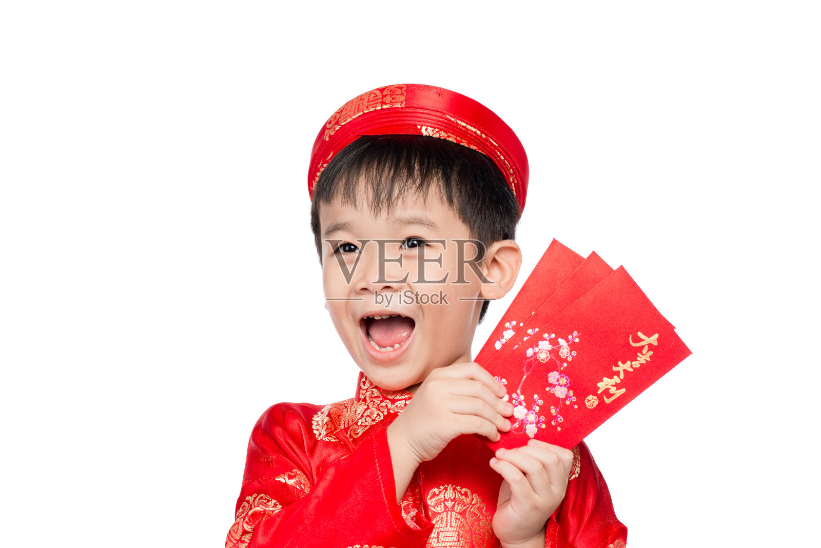 激动人心的越南男孩拿着一个给泰特的红包照片摄影图片
