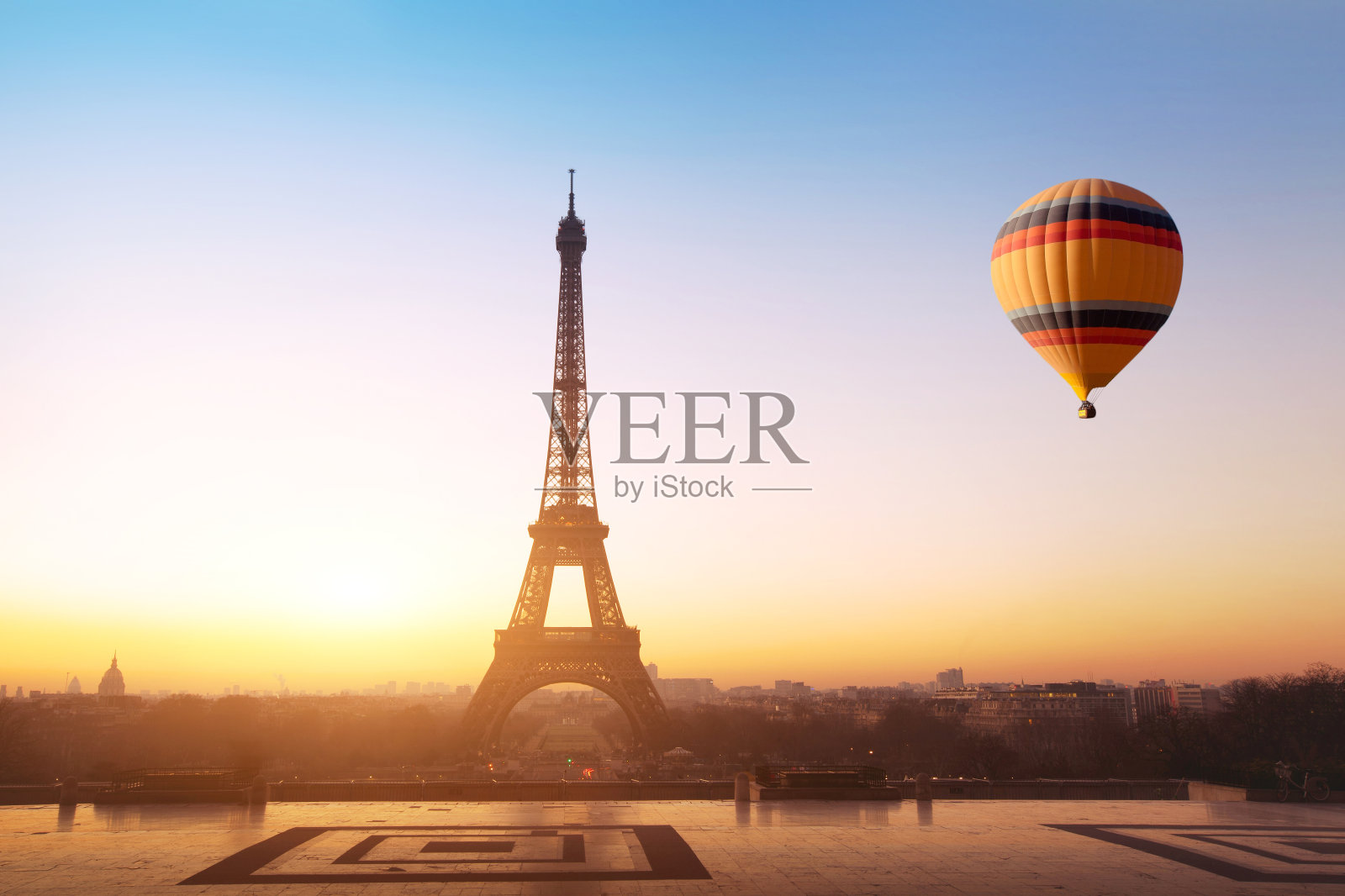 旅行概念，巴黎的热气球美景照片摄影图片