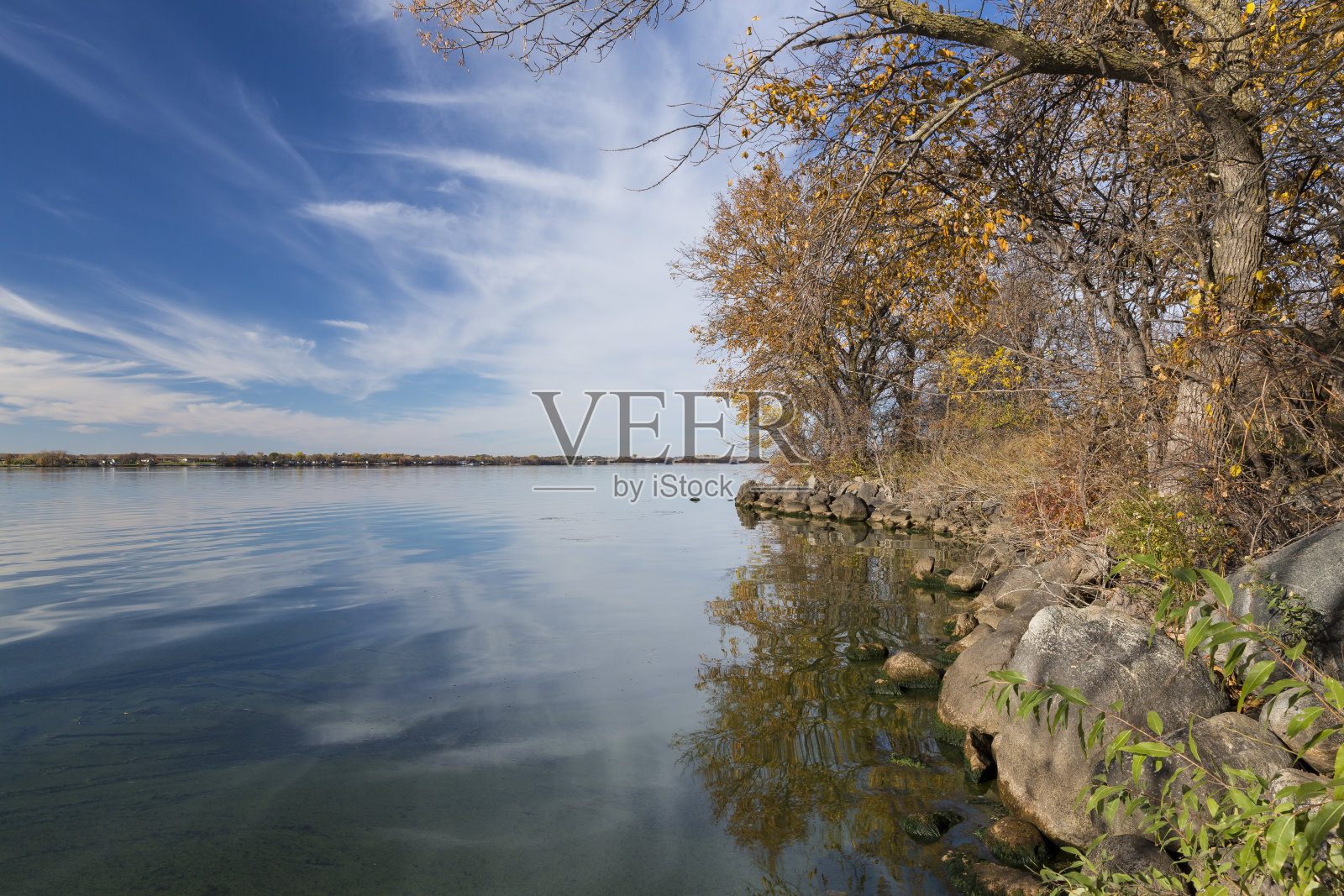 秋天的大石湖照片摄影图片