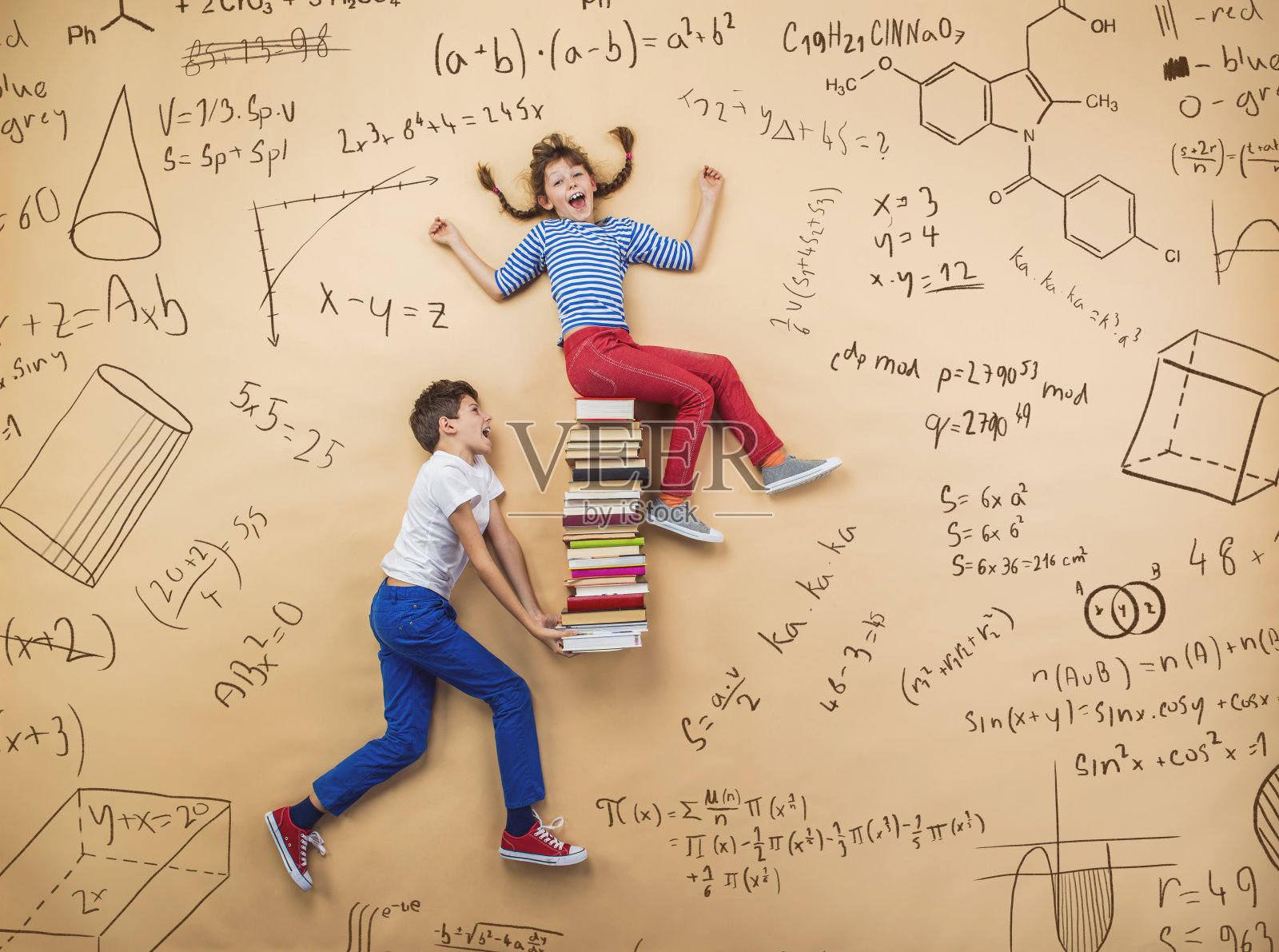 教育图像的两个小学生的数学背景照片摄影图片