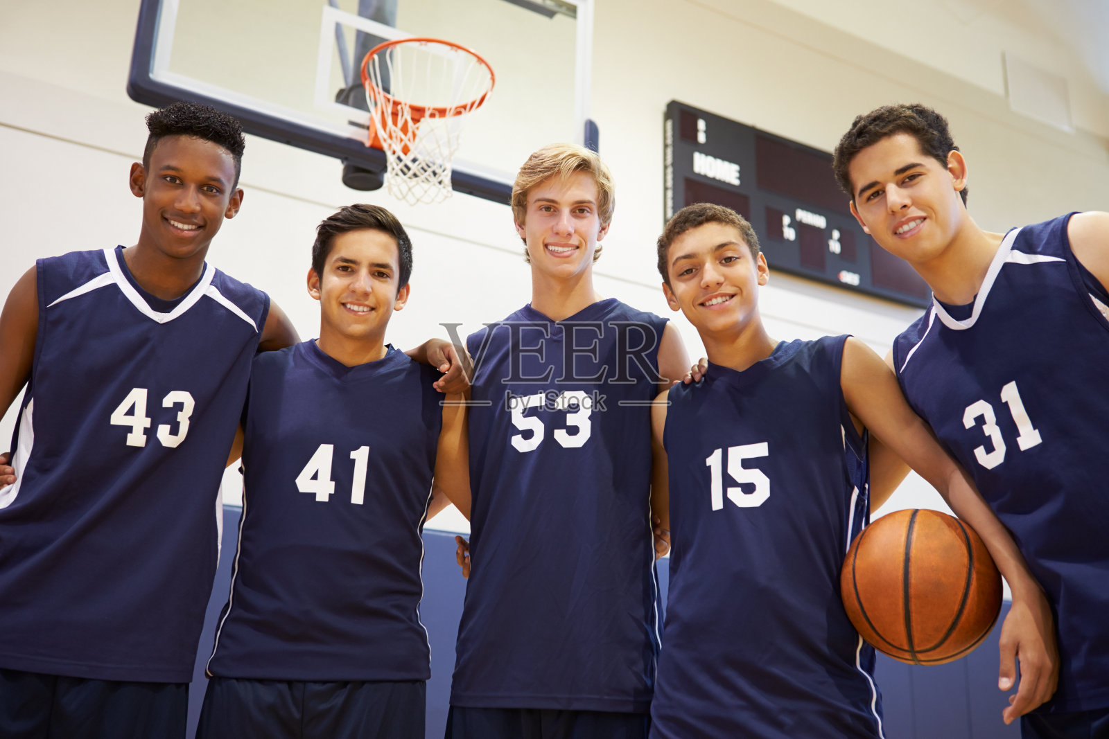 高中男子篮球队成员照片摄影图片
