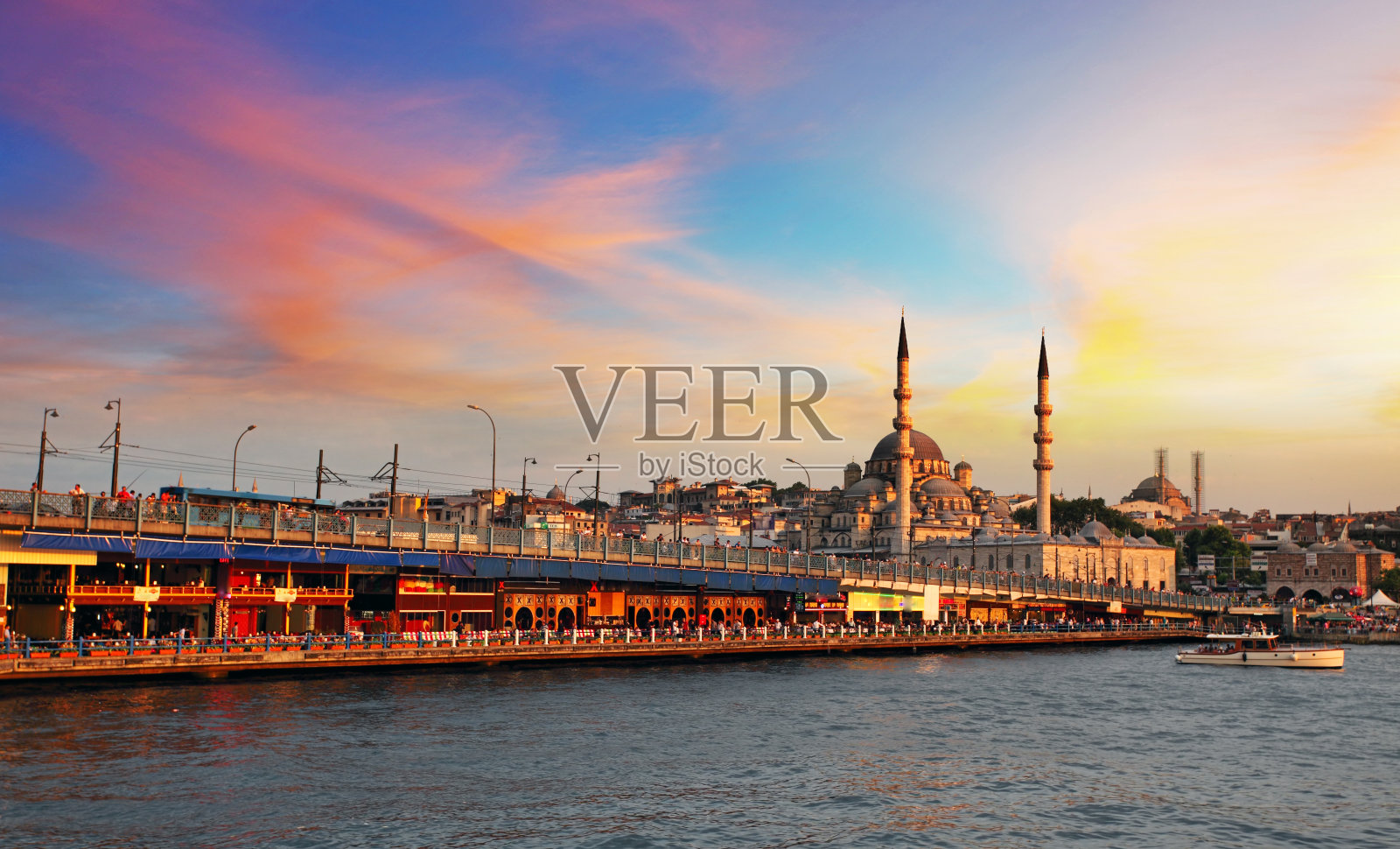 土耳其伊斯坦布尔戏剧性的日落照片摄影图片