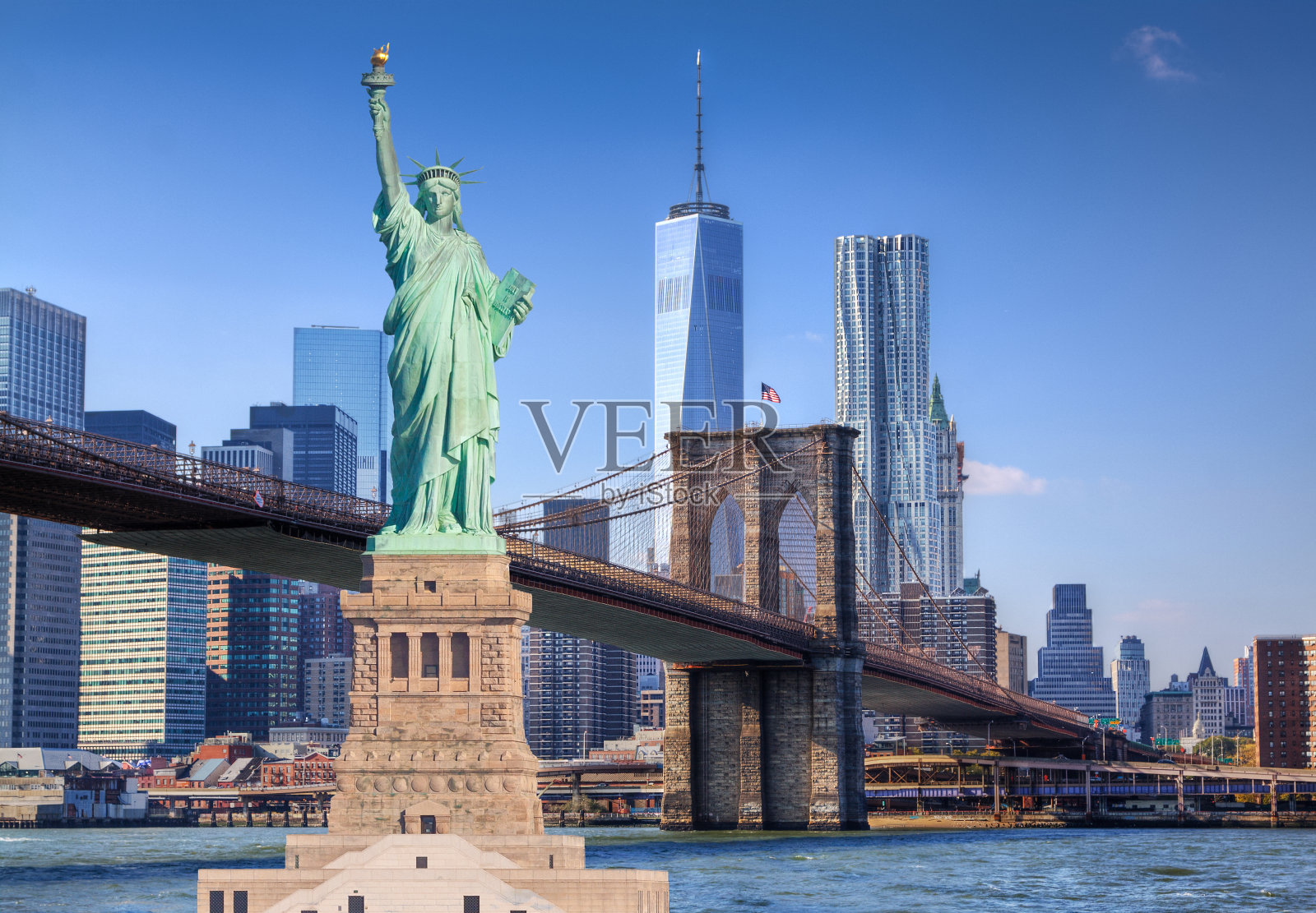 纽约天际线，自由女神像，布鲁克林大桥，世贸中心。照片摄影图片