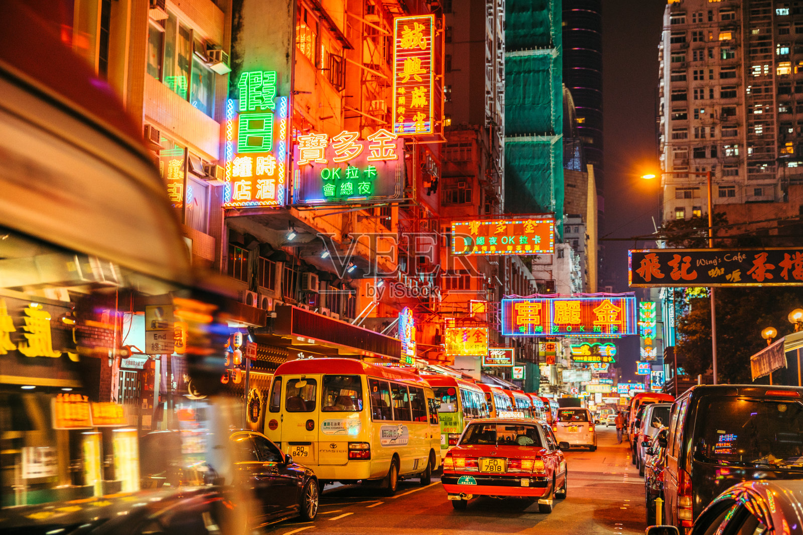 霓虹招牌的香港街景照片摄影图片
