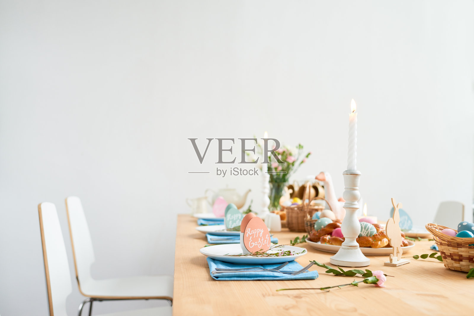 装饰精美的复活节餐桌照片摄影图片