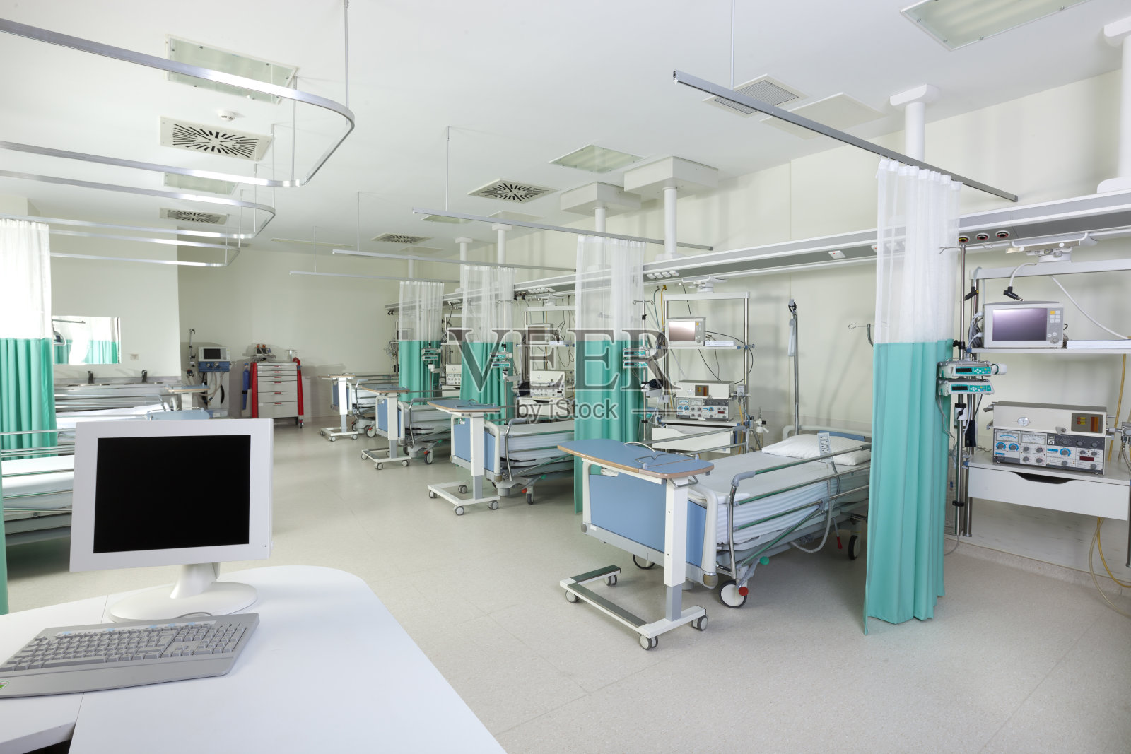 医院或外科康复室的空床位照片摄影图片