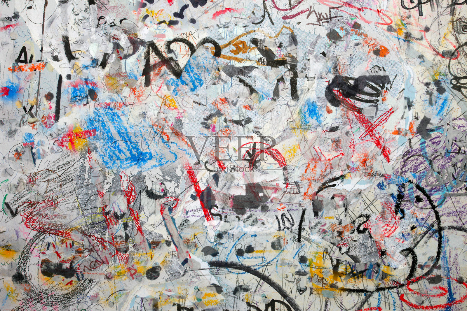 垃圾涂鸦墙背景:喷漆，笔触，彩色街头艺术照片摄影图片