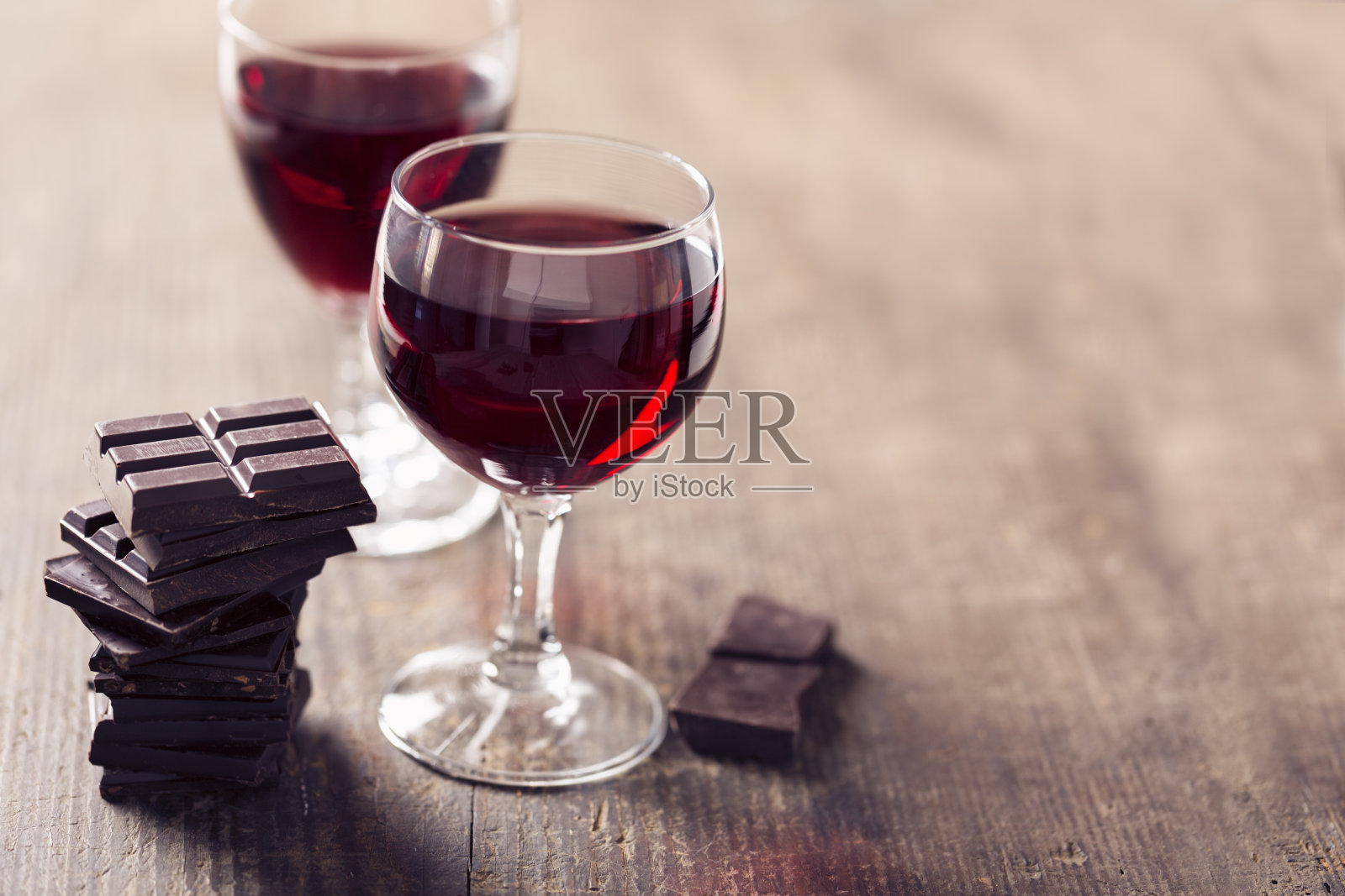 巧克力和红酒照片摄影图片