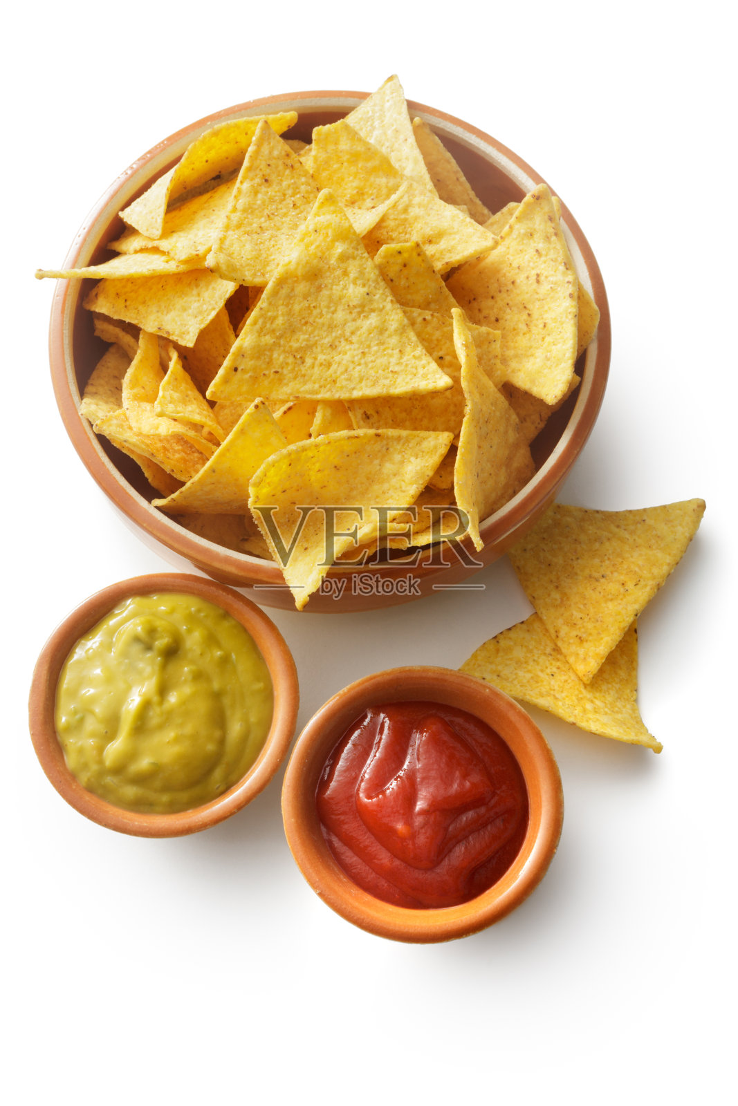 TexMex食品:墨西哥玉米片，鳄梨色拉酱和莎莎隔离在白色背景照片摄影图片