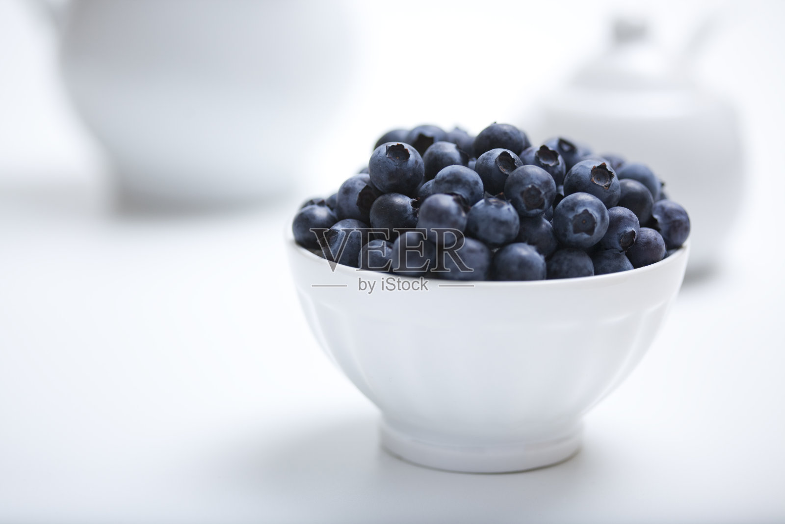 白碗里的蓝莓照片摄影图片
