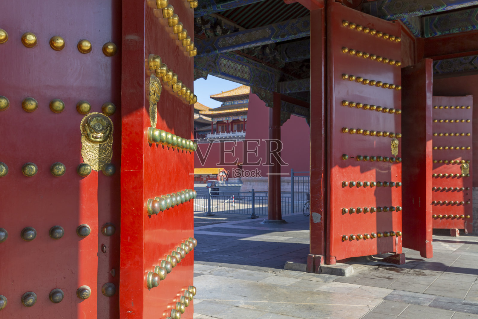 紫禁城:红门和狮门门环照片摄影图片