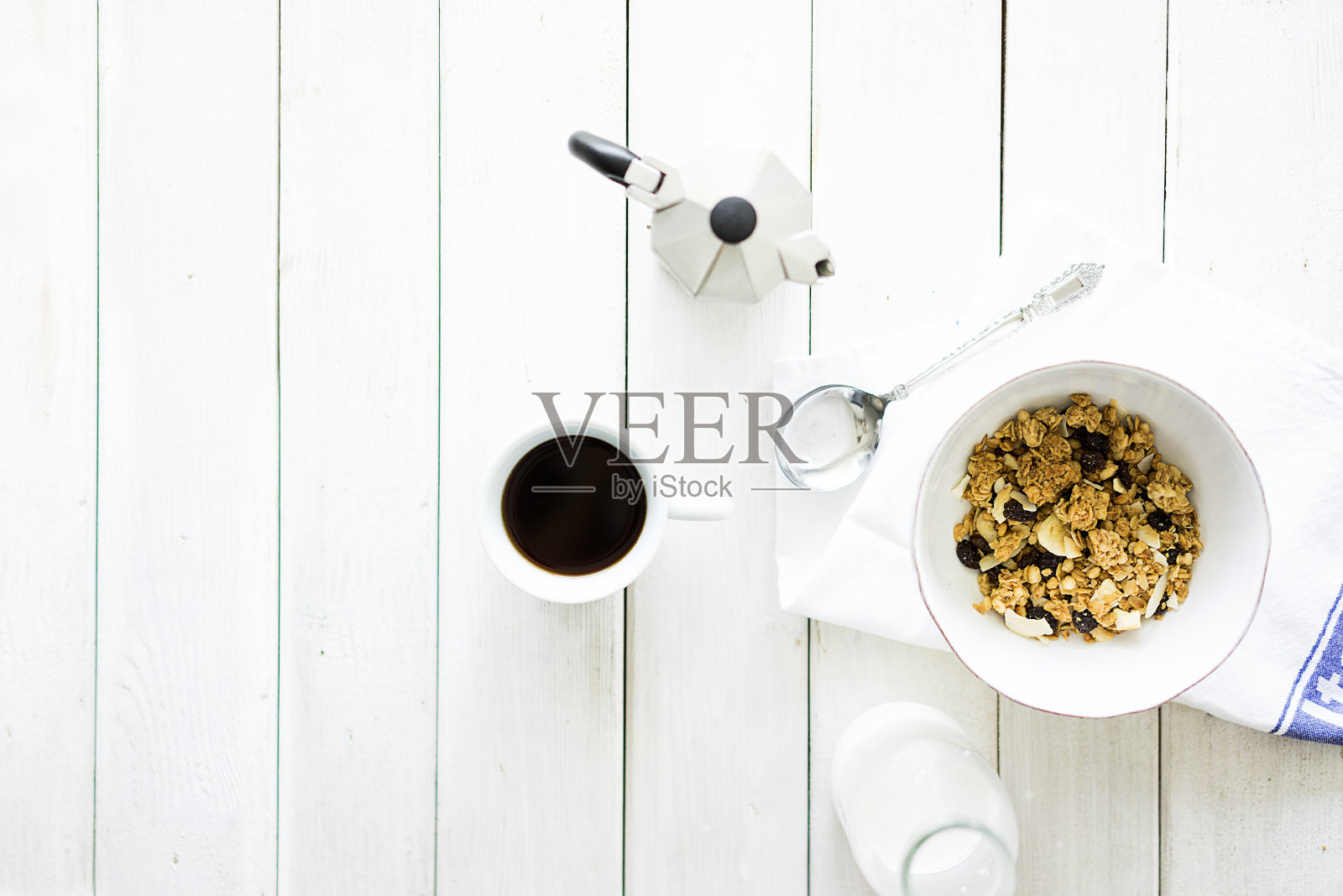 早餐是咖啡和格兰诺拉麦片照片摄影图片