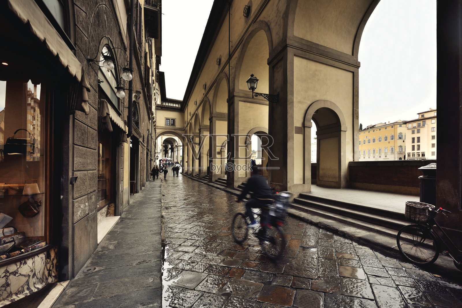 瓦萨里走廊，维基奥桥，意大利佛罗伦萨照片摄影图片