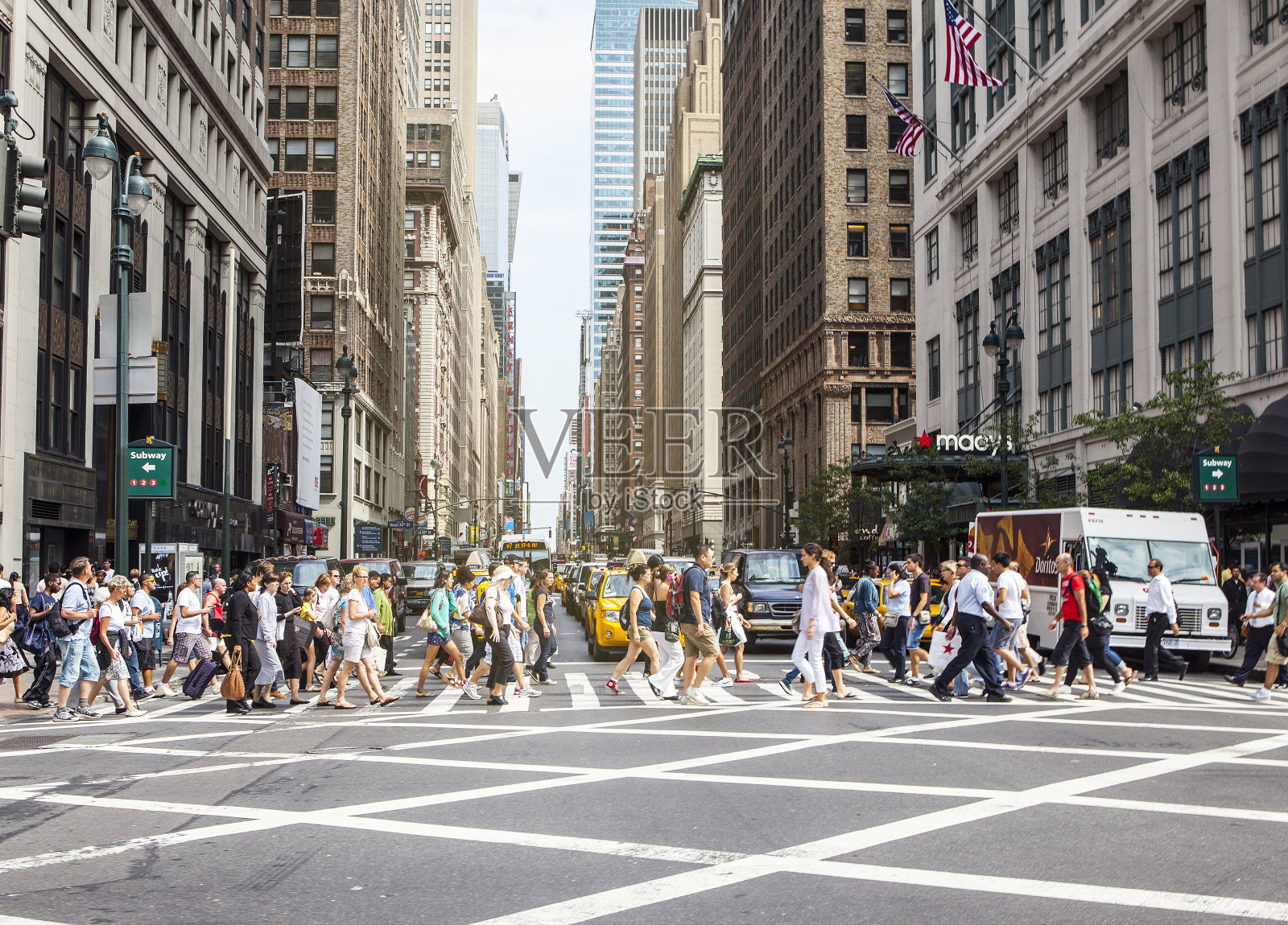 纽约斑马线上的行人照片摄影图片