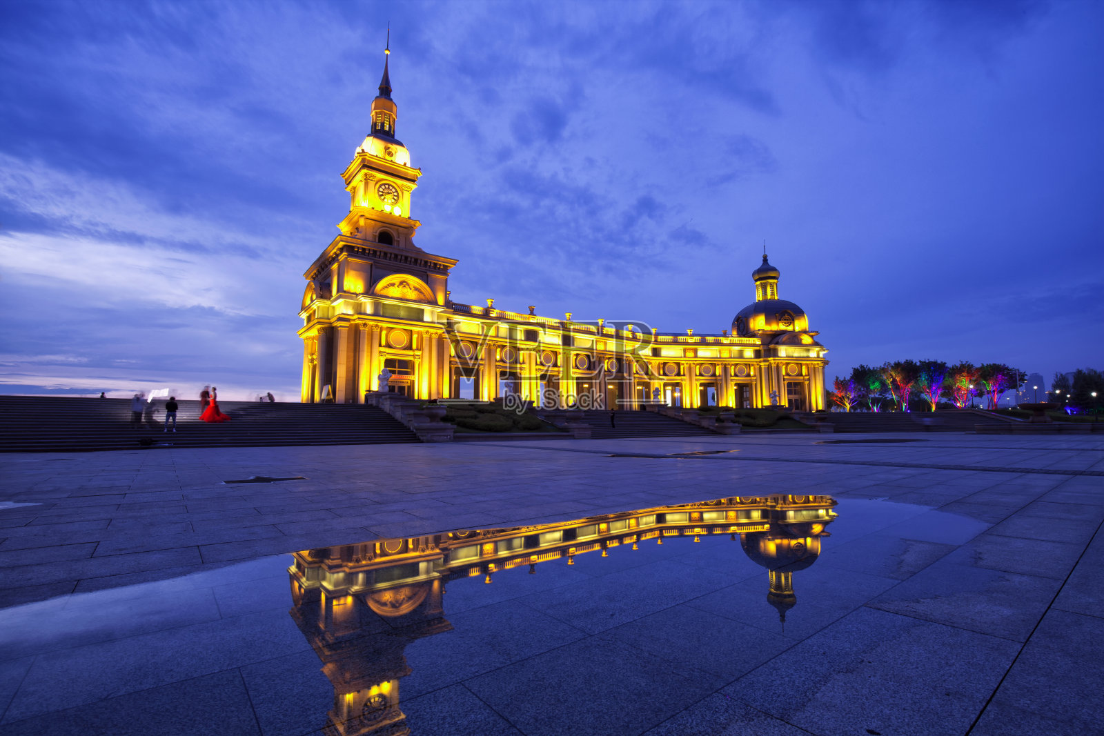 暮色中的音乐广场，哈尔滨，中国照片摄影图片