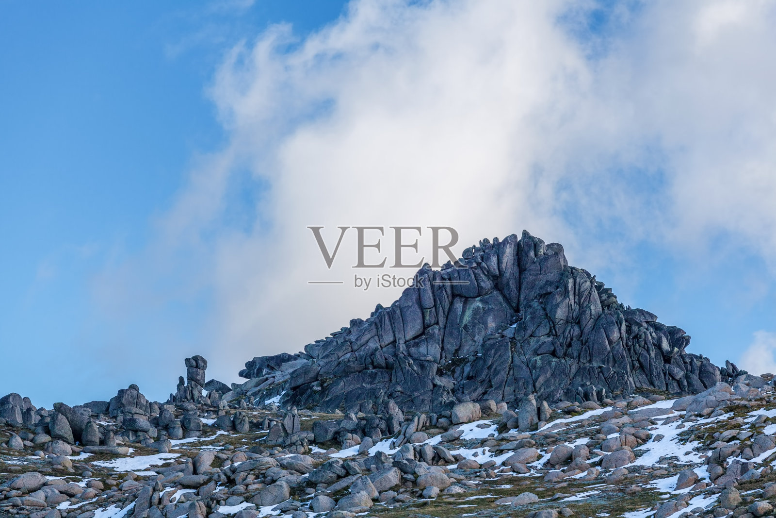 岩石露头近近科修斯科山顶峰步行照片摄影图片
