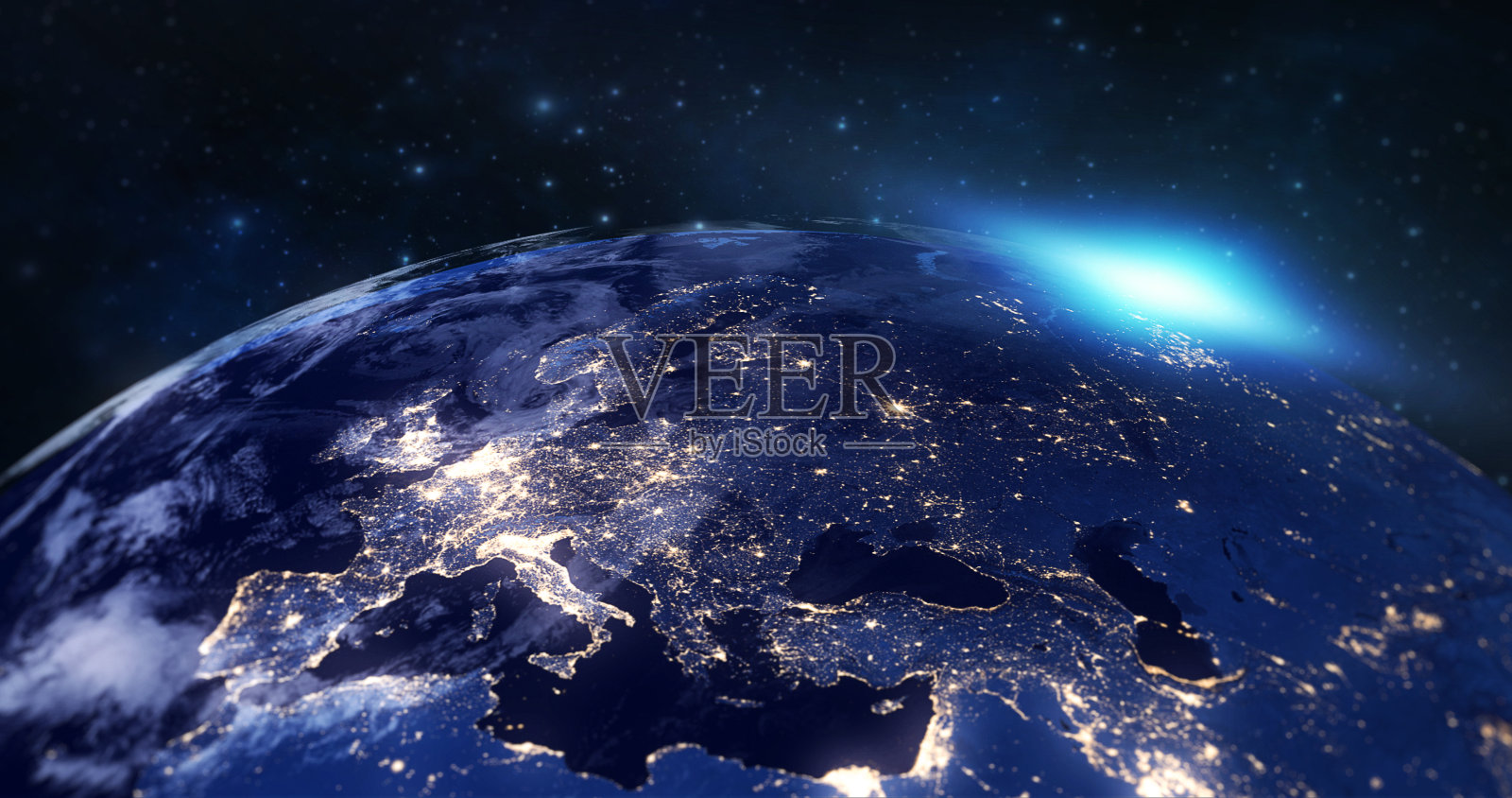 来自太空的蓝色行星地球显示了欧洲大陆的夜晚，地球世界的蓝色辉光边缘和太阳光线日出，这幅图像的一些元素由美国宇航局提供插画图片素材