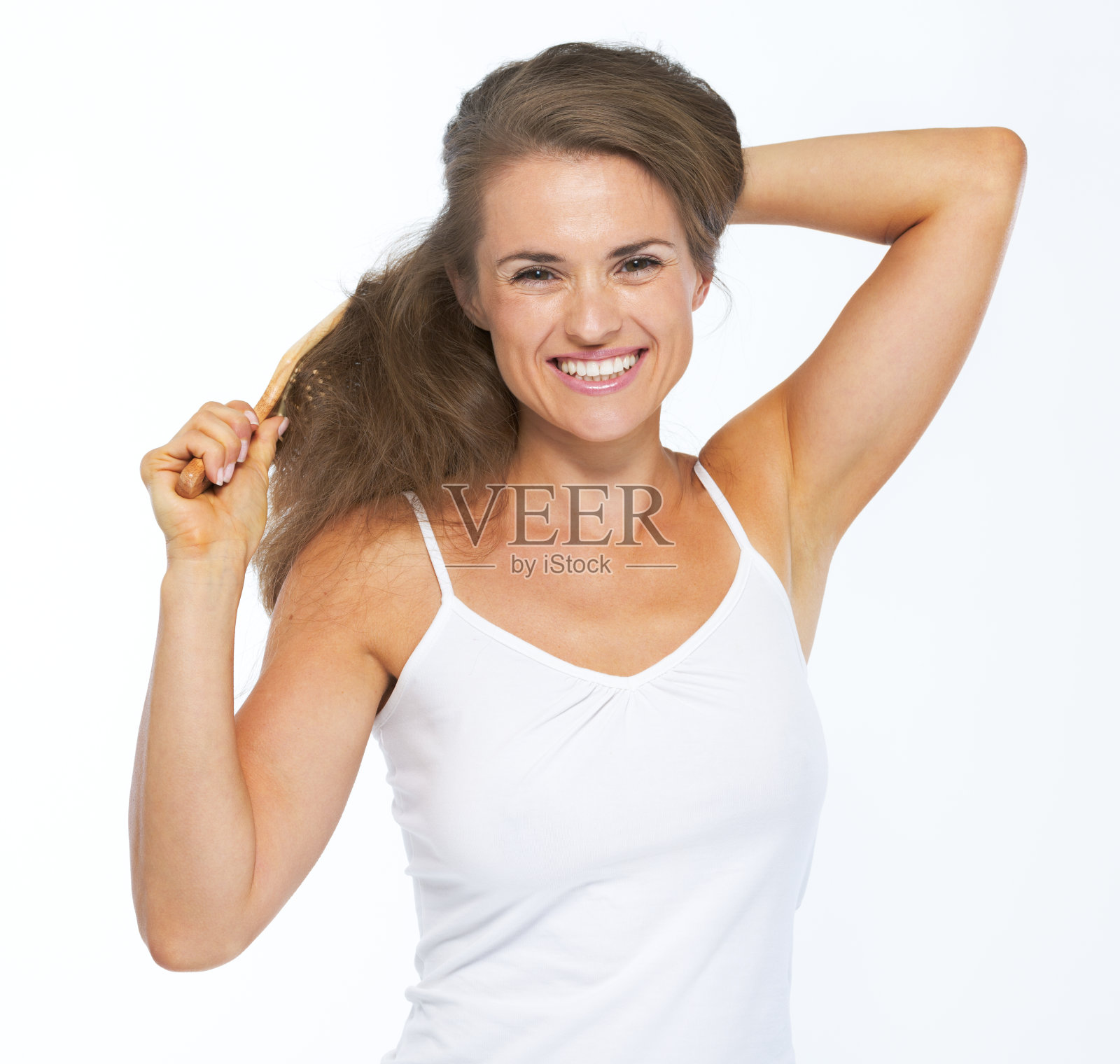 微笑的年轻女子梳头发照片摄影图片
