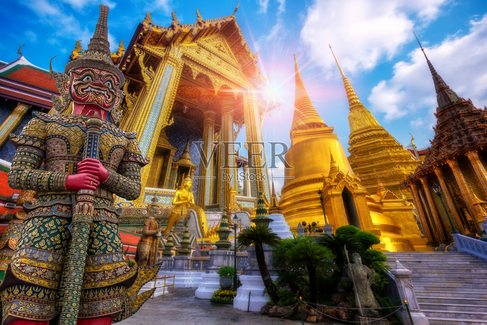 旅游概念，普拉鸠寺的巨大雕像照片摄影图片