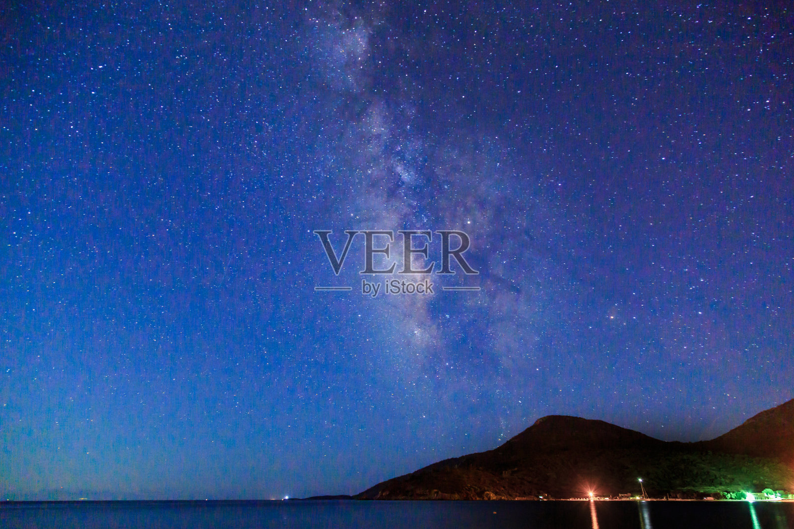 土耳其达卡附近的卡吉海滩上的银河照片摄影图片