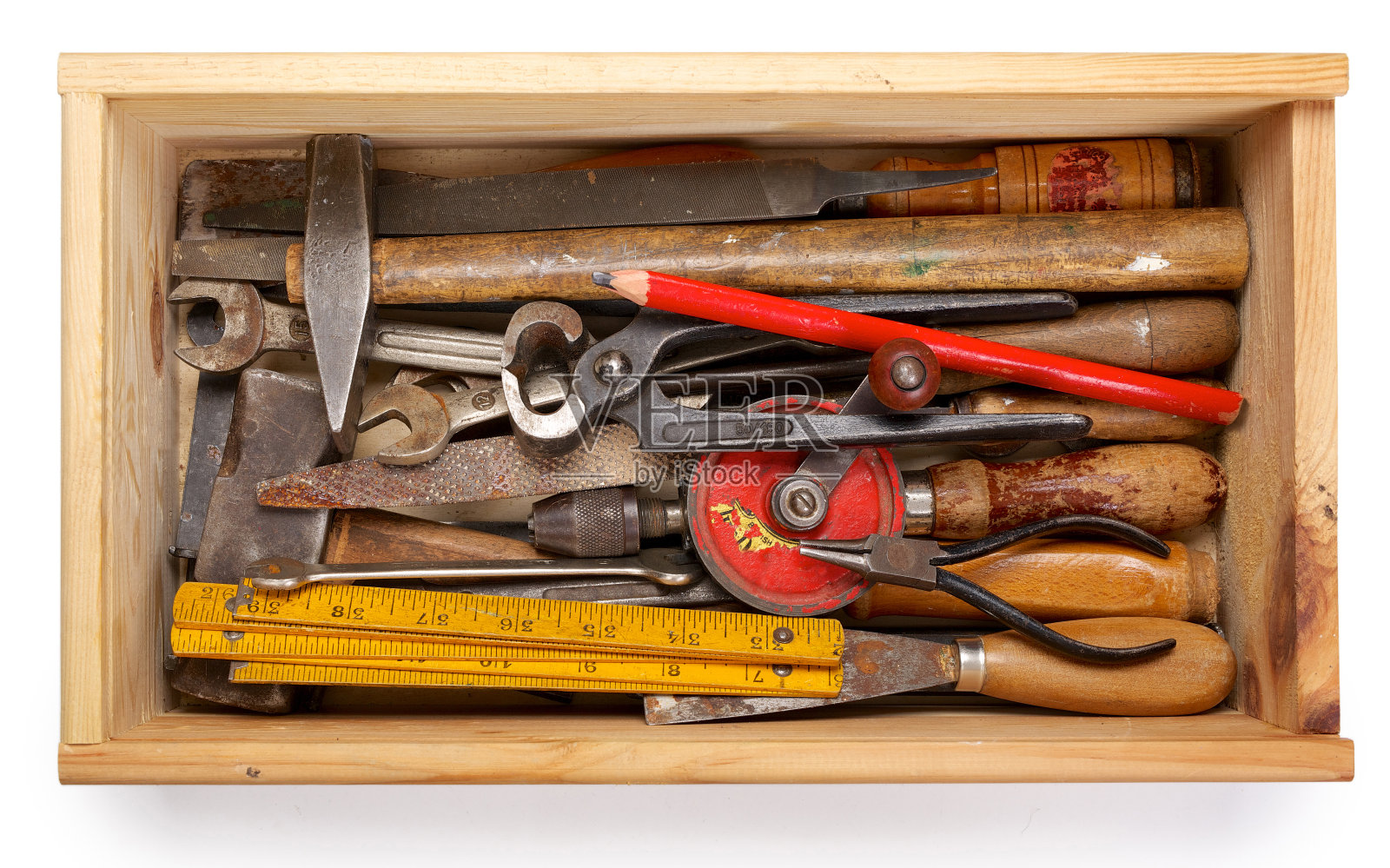 老式的手工工具在一个木制的盒子和剪切路径照片摄影图片
