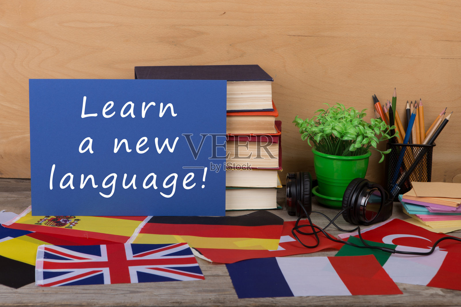 写着“学习一门新语言!”，旗帜，书籍，耳机照片摄影图片