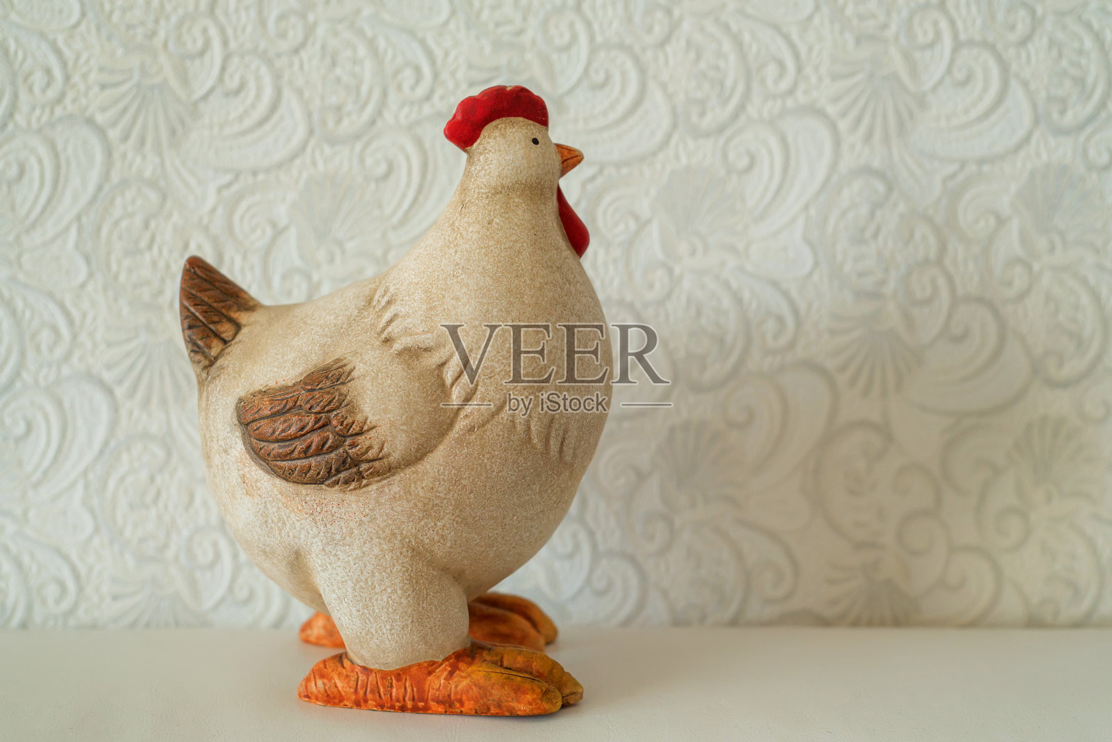装饰性陶瓷鸡俑照片摄影图片
