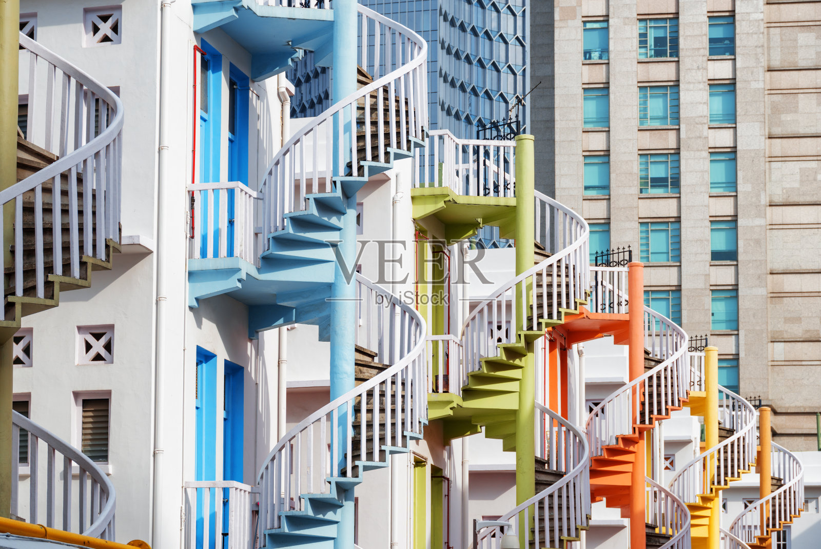 令人惊叹的彩色旋转楼梯，新加坡照片摄影图片
