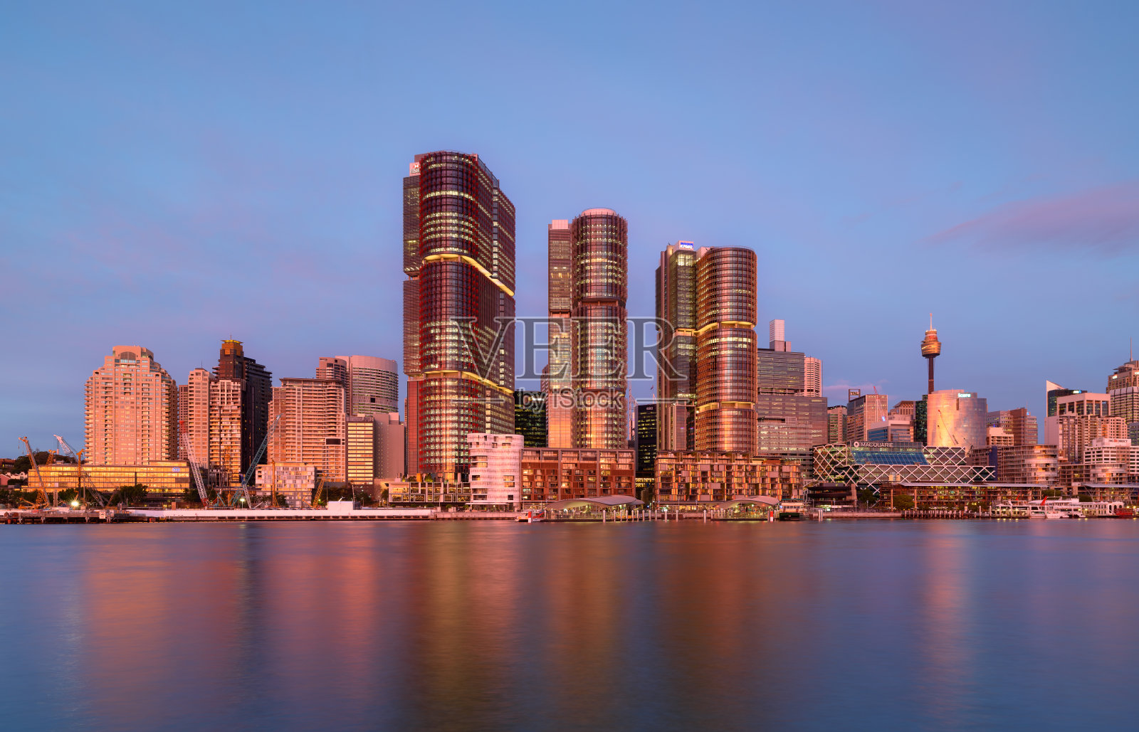 悉尼，达令港，日落时分。照片摄影图片