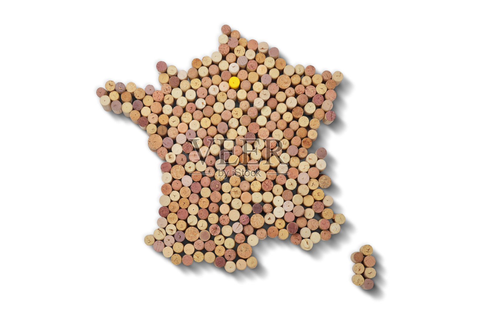 国家酿酒师-地图从葡萄酒软木塞。白色背景的法国地图。照片摄影图片