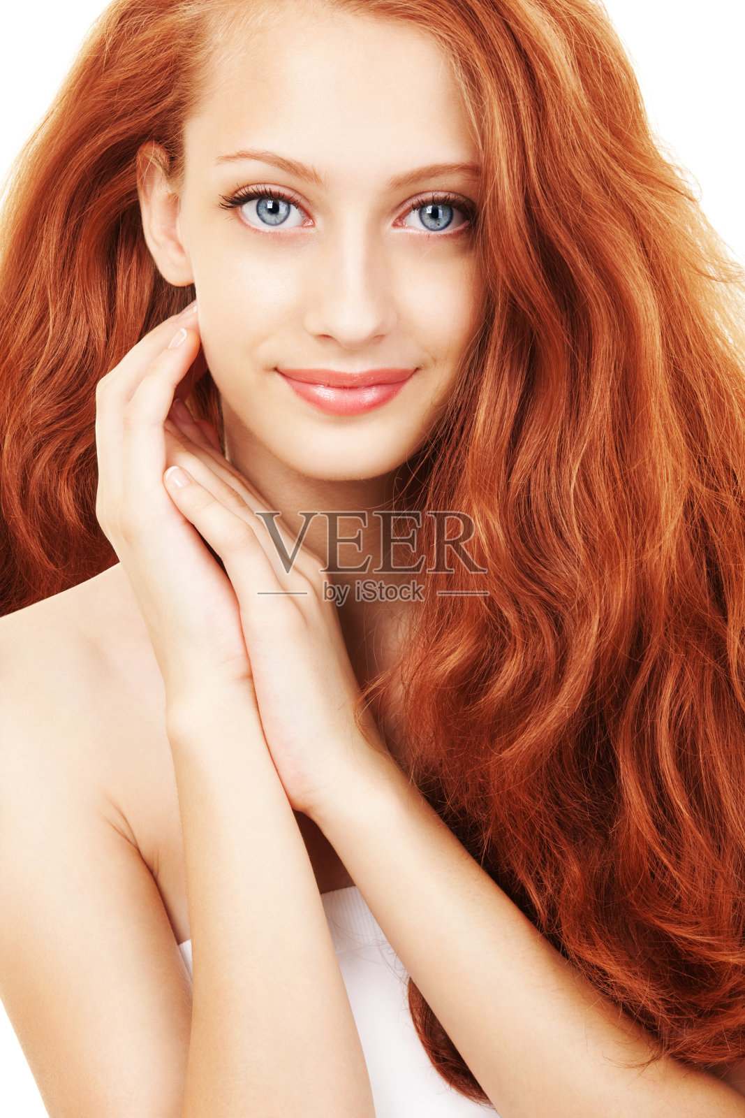 红头发蓝眼睛的年轻女子照片摄影图片