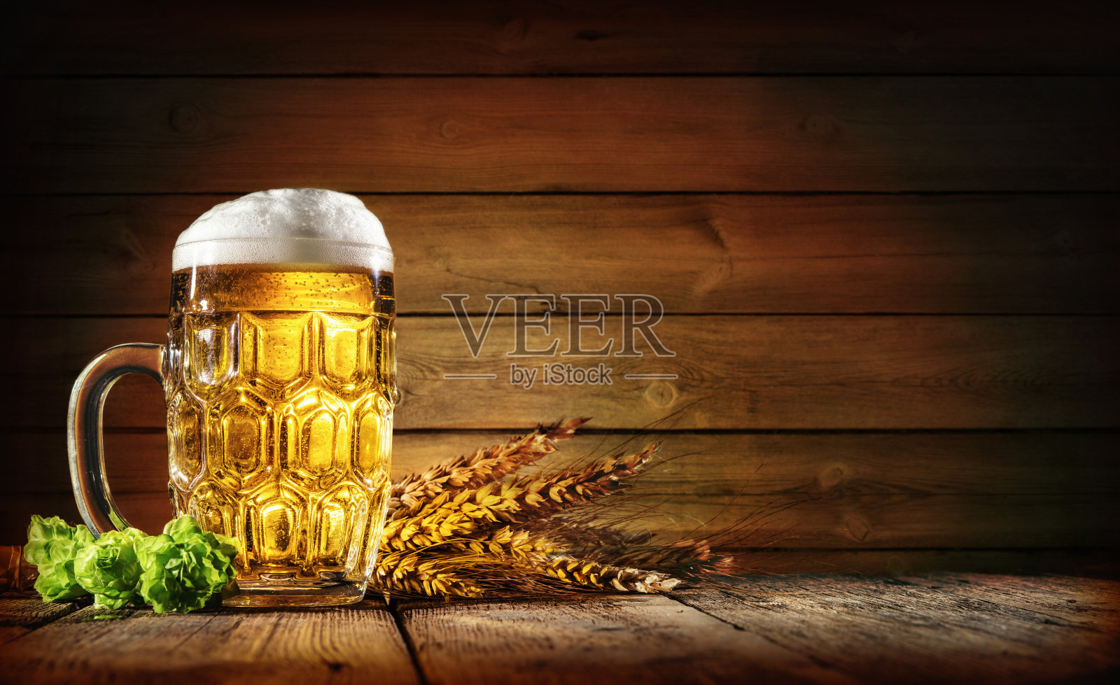 慕尼黑啤酒节的小麦和啤酒花啤酒照片摄影图片