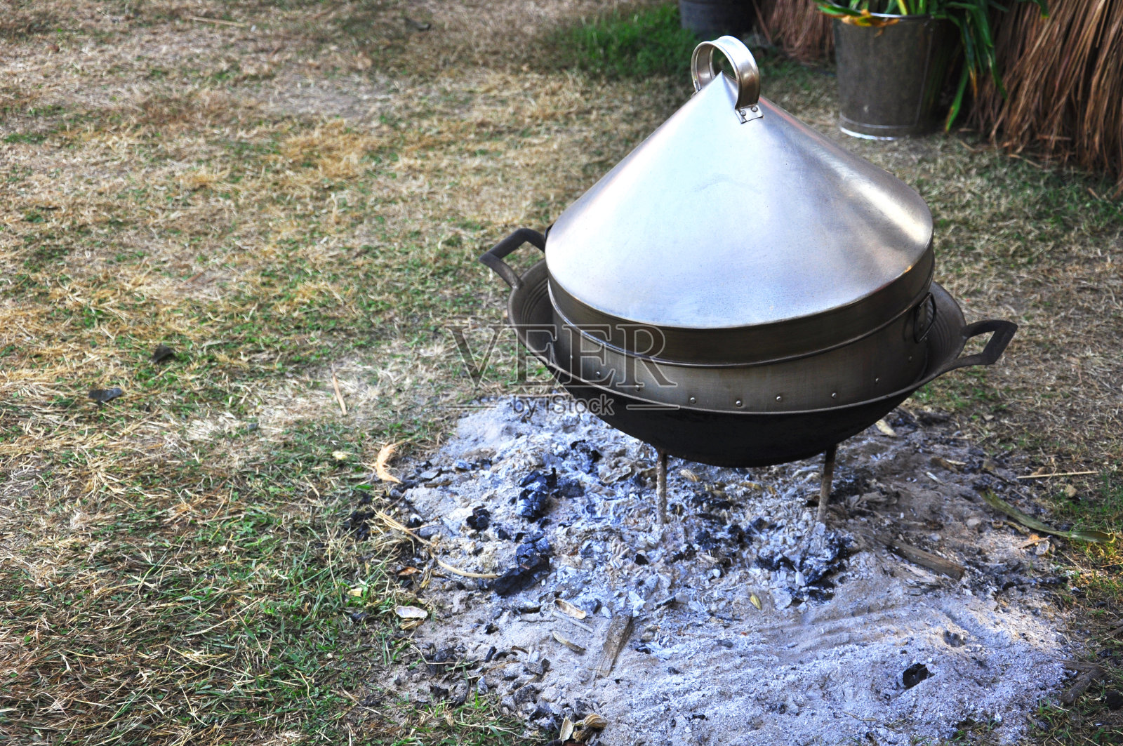 传统的木炭炊炉风格的户外照片摄影图片