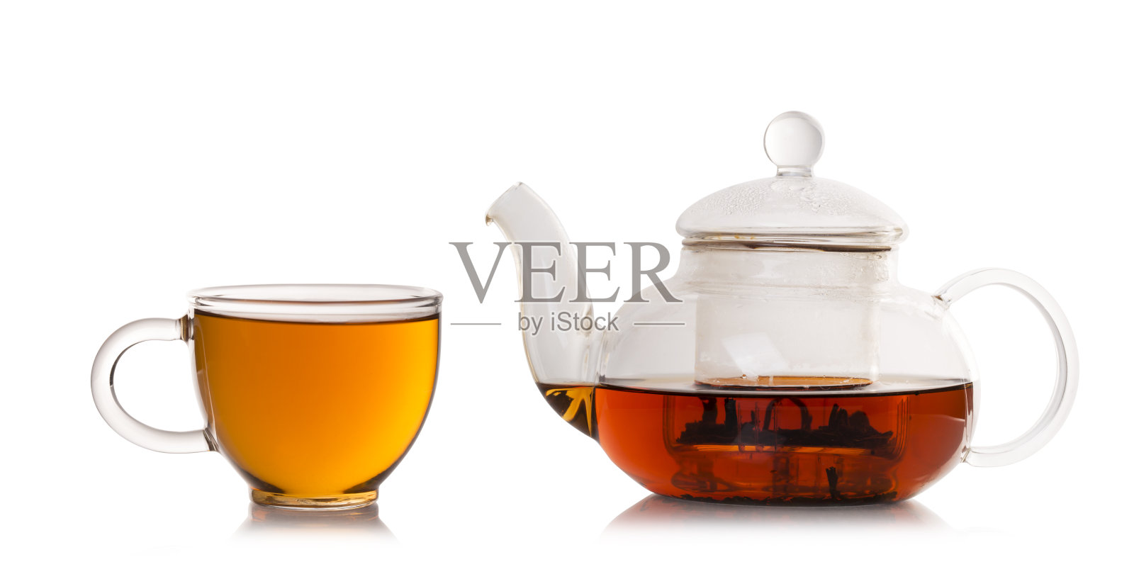 Tea in cup and teapot on white background.照片摄影图片