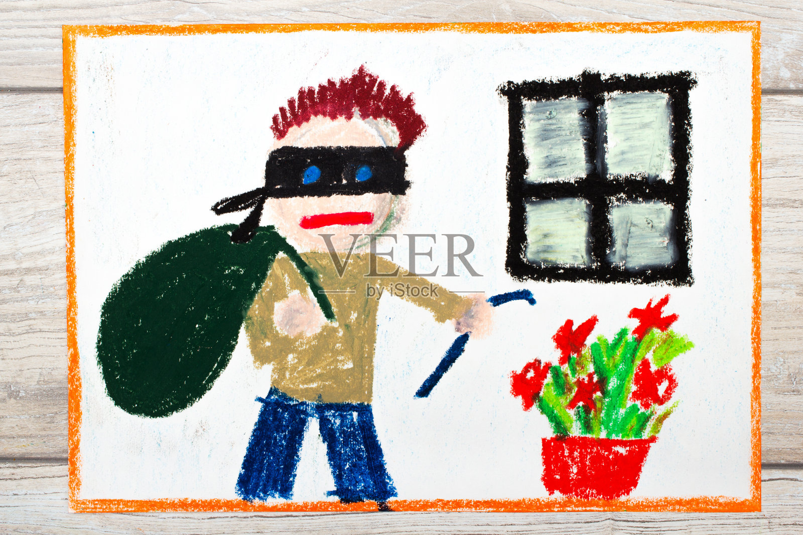 彩色图画照片:戴面具和大袋子的小偷，站在窗户旁边。家里抢劫。插画图片素材