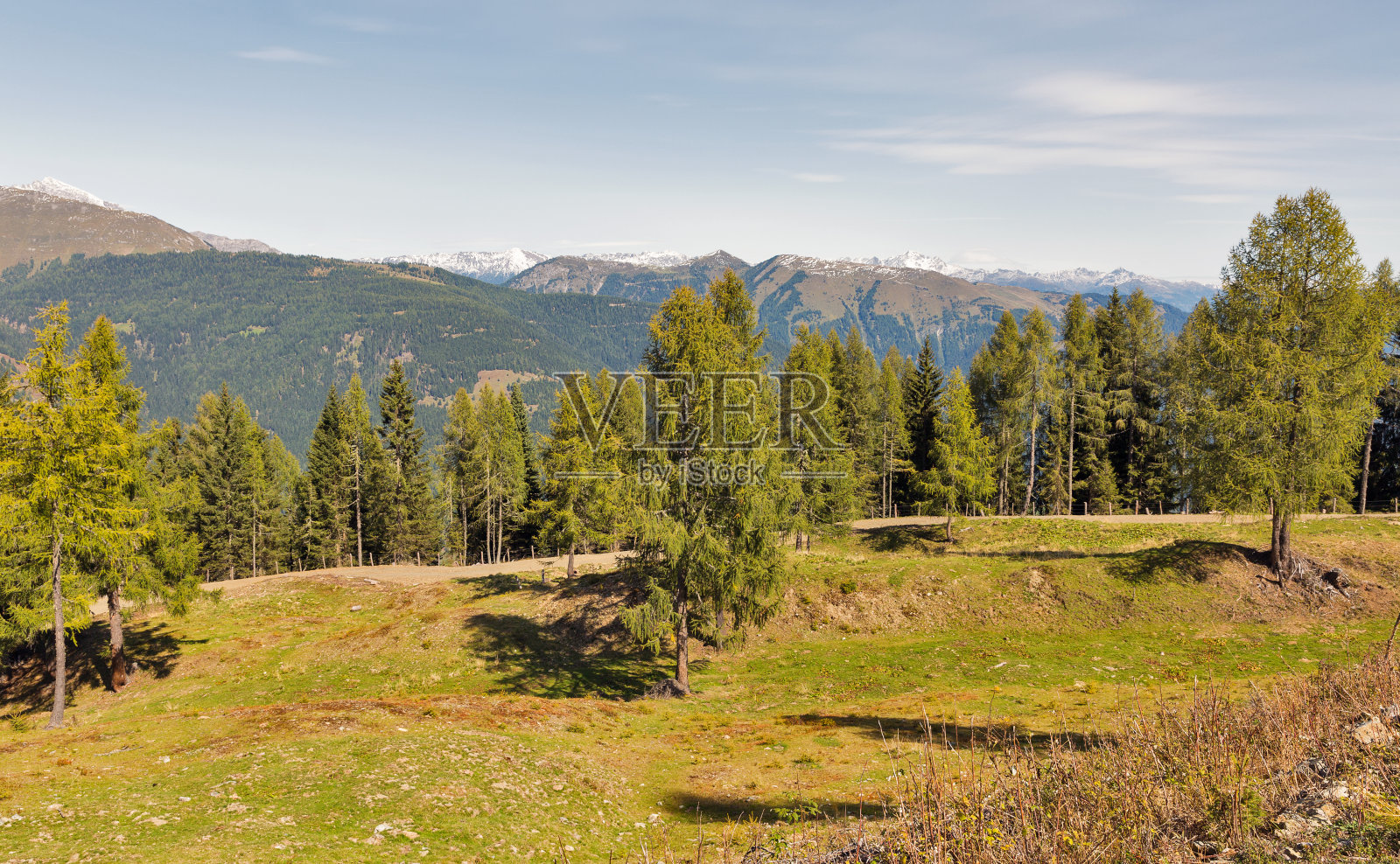奥地利西卡林西亚的阿尔卑斯山景观。照片摄影图片