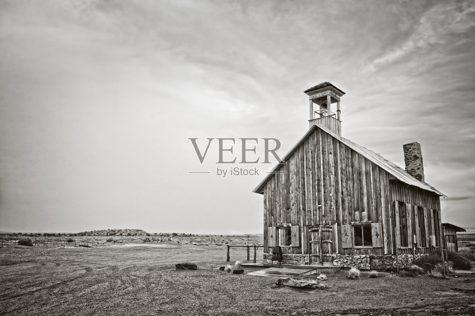 古老的木制教堂附近的摩押，犹他州-黑白摄影照片摄影图片