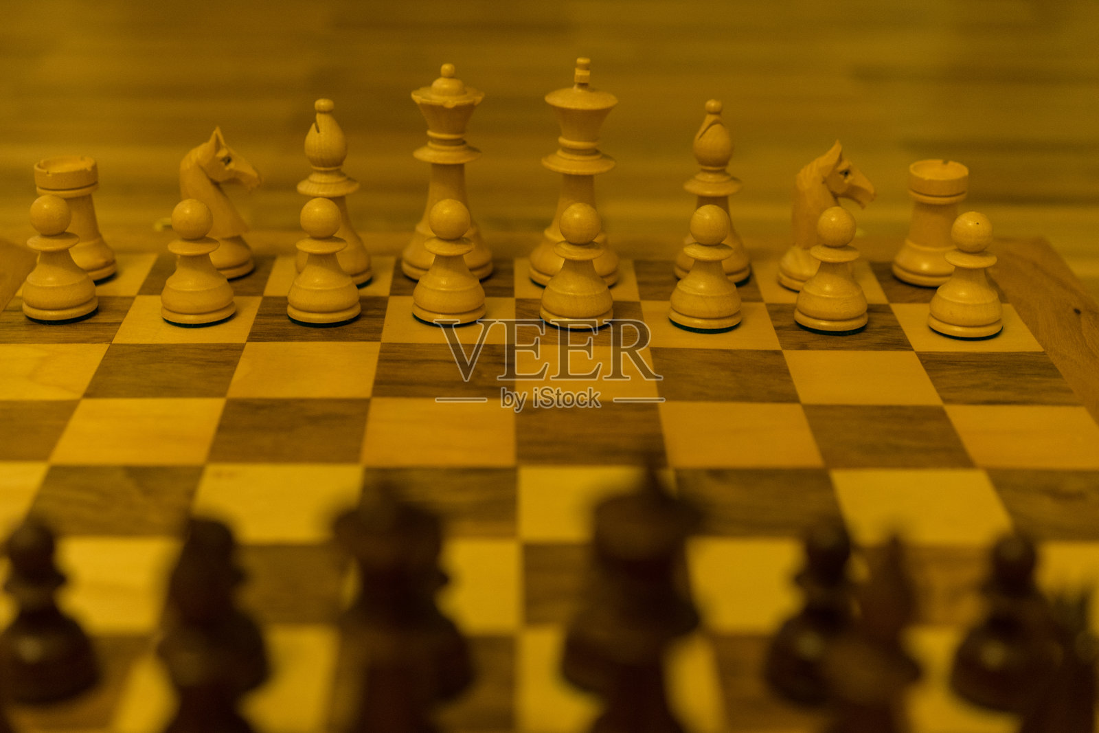 象棋的起始位置从黑棋的侧面看照片摄影图片