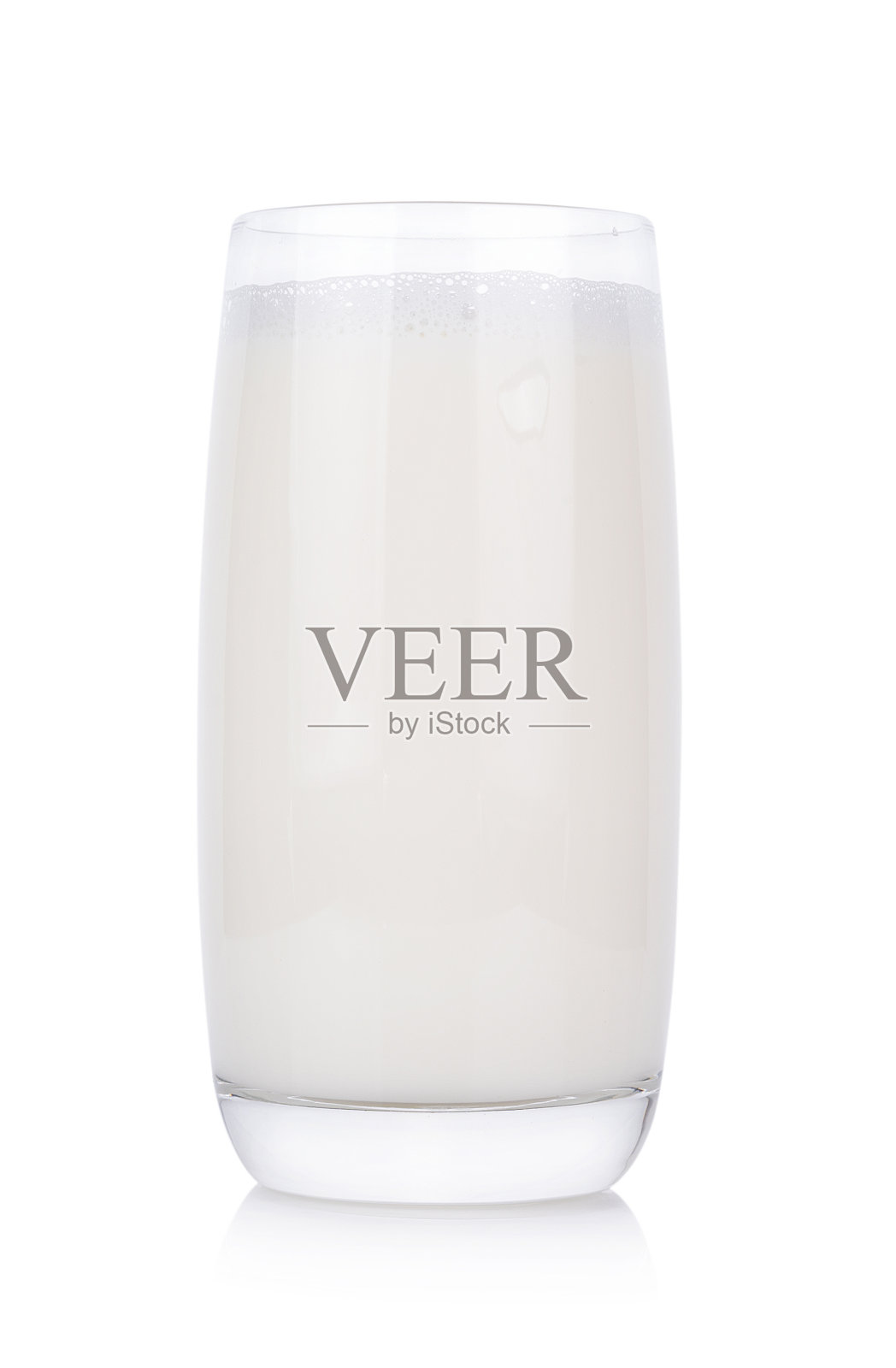 一杯牛奶孤立在白色背景上照片摄影图片